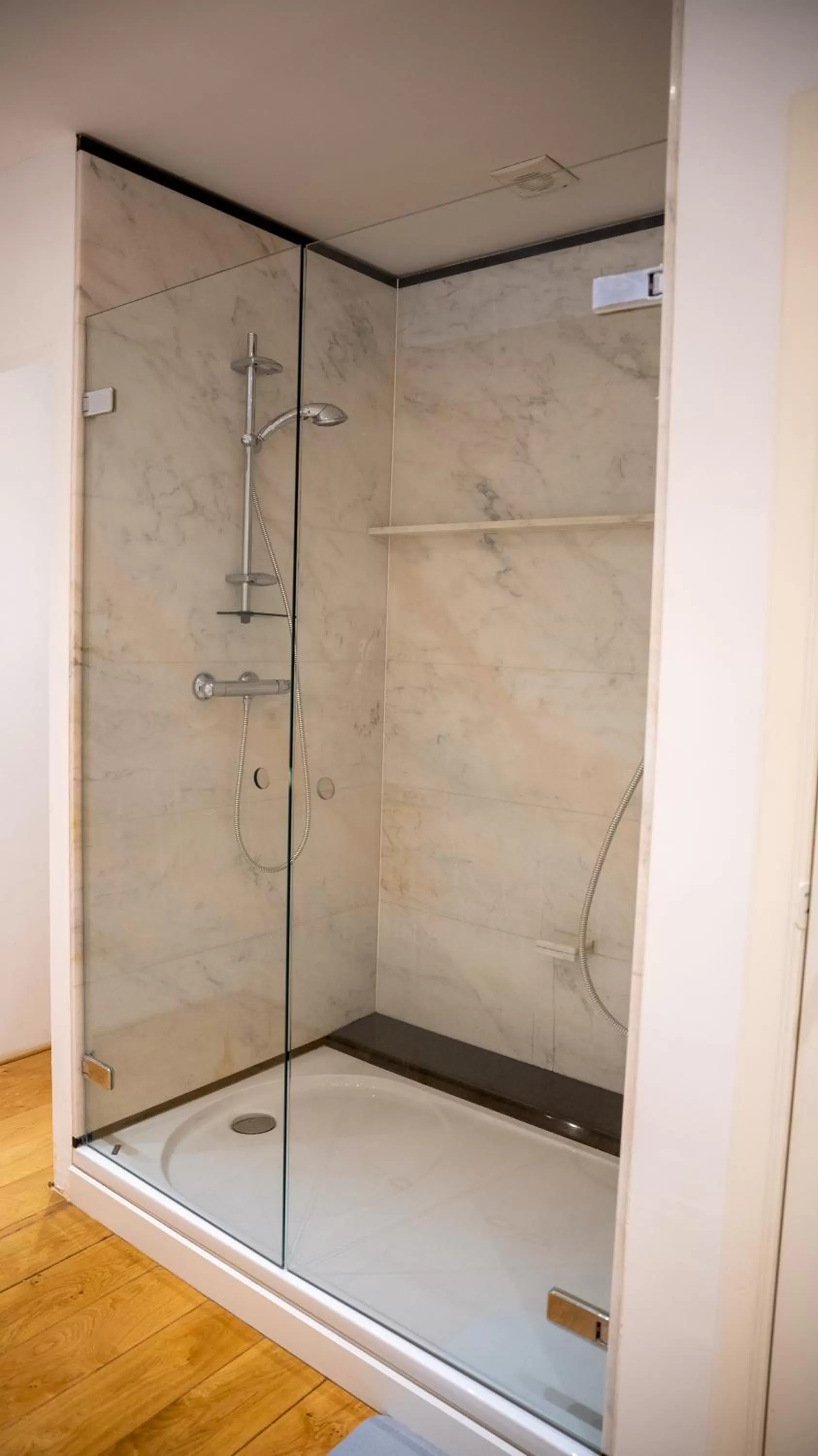 Shower, Bathroom in Hotel de Maître de Vaughan