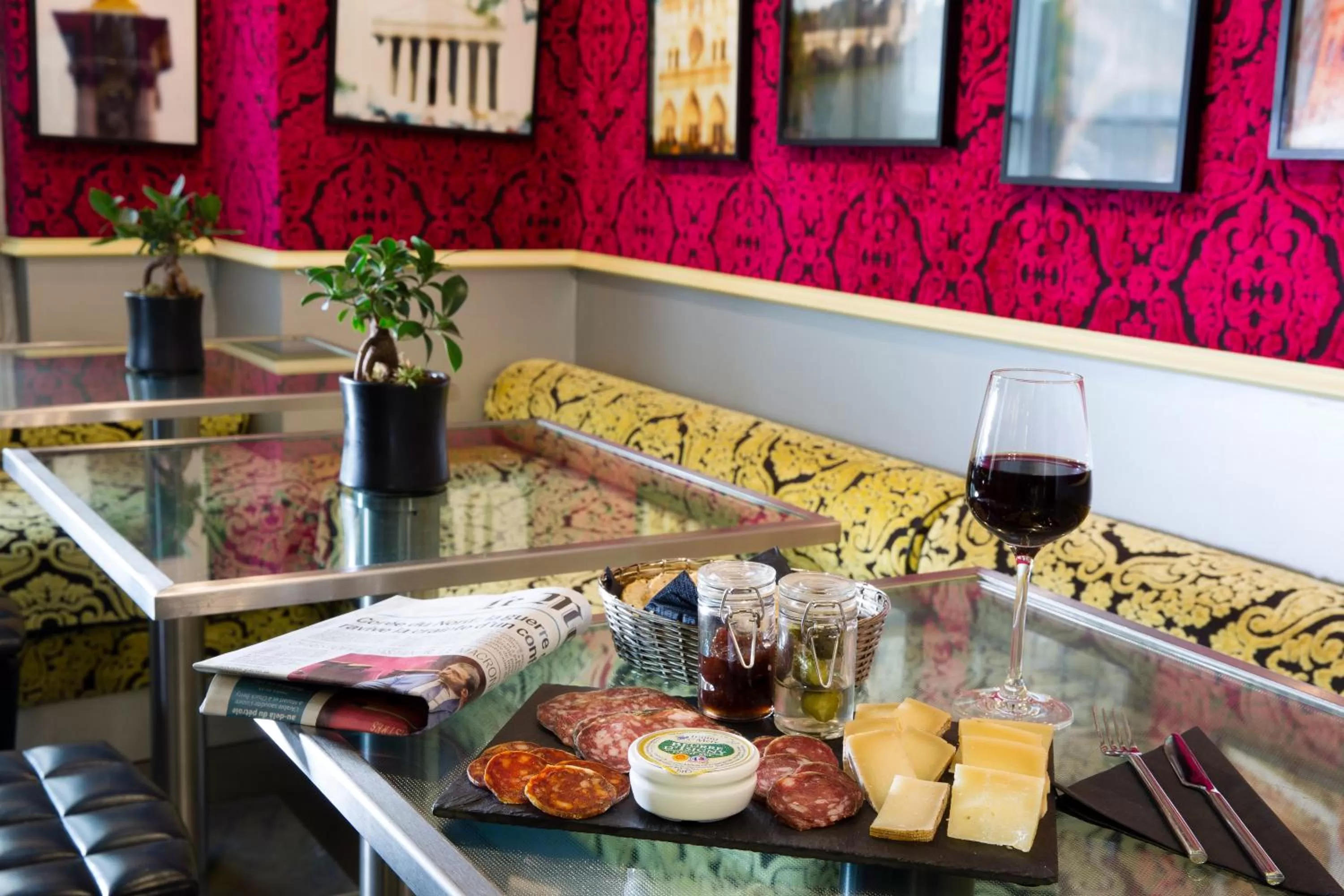 Lounge or bar in Hotel Design Sorbonne