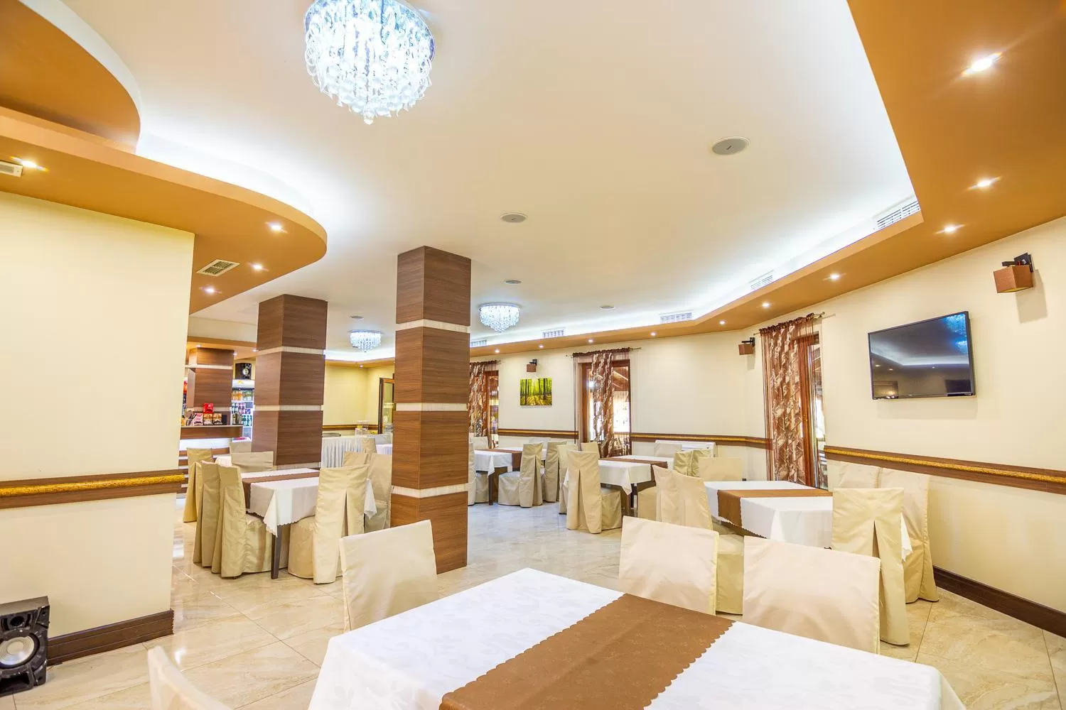 Restaurant/places to eat in Eco Hotel Momata