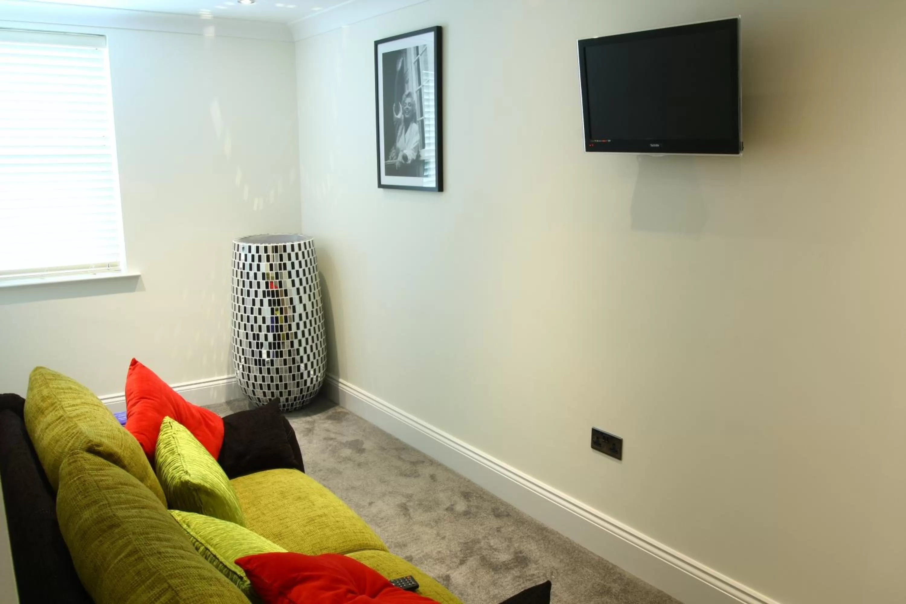 Seating area in The Ship Leopard Hotel - No Children