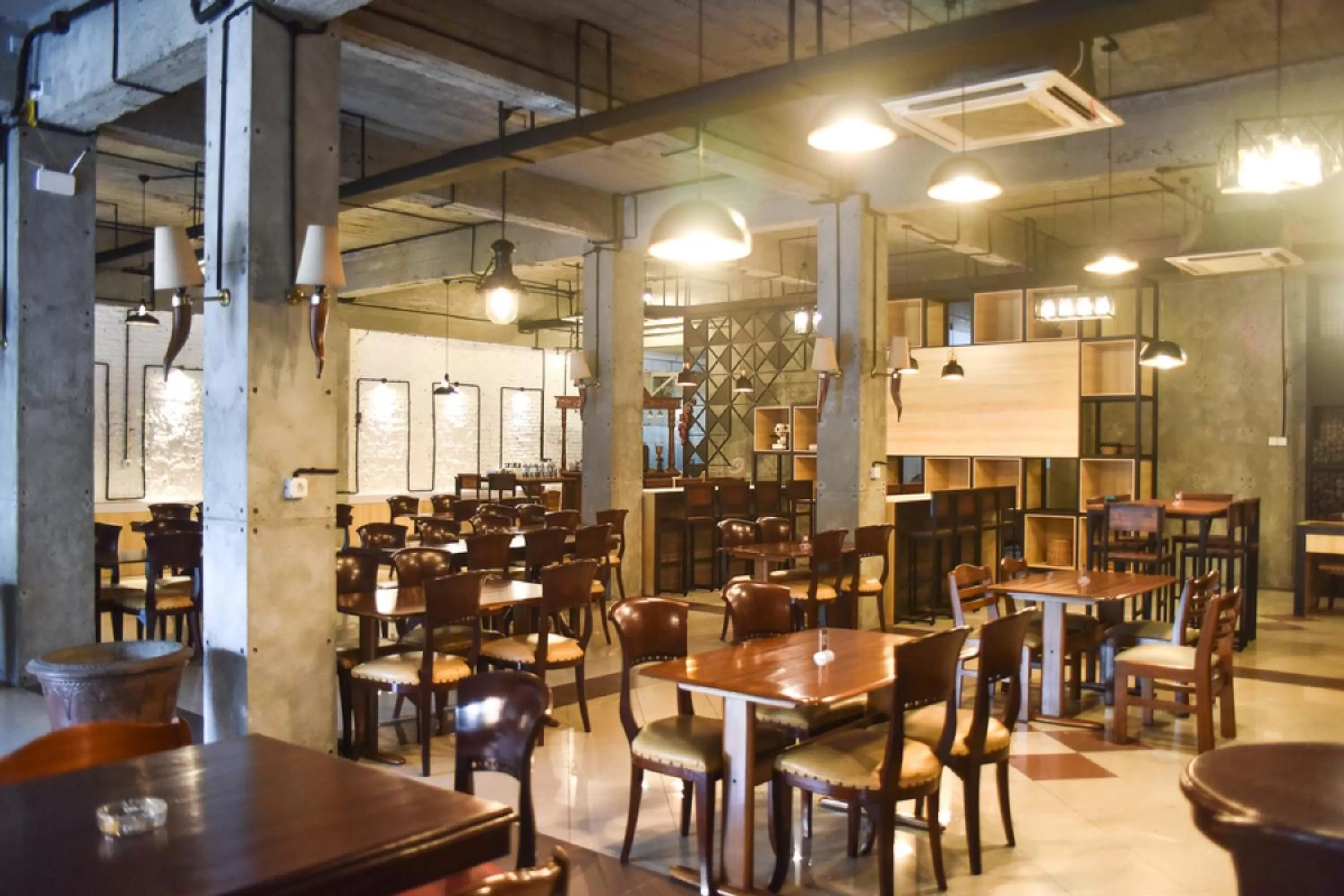 Restaurant/Places to Eat in RedDoorz near Kampung Warna Warni