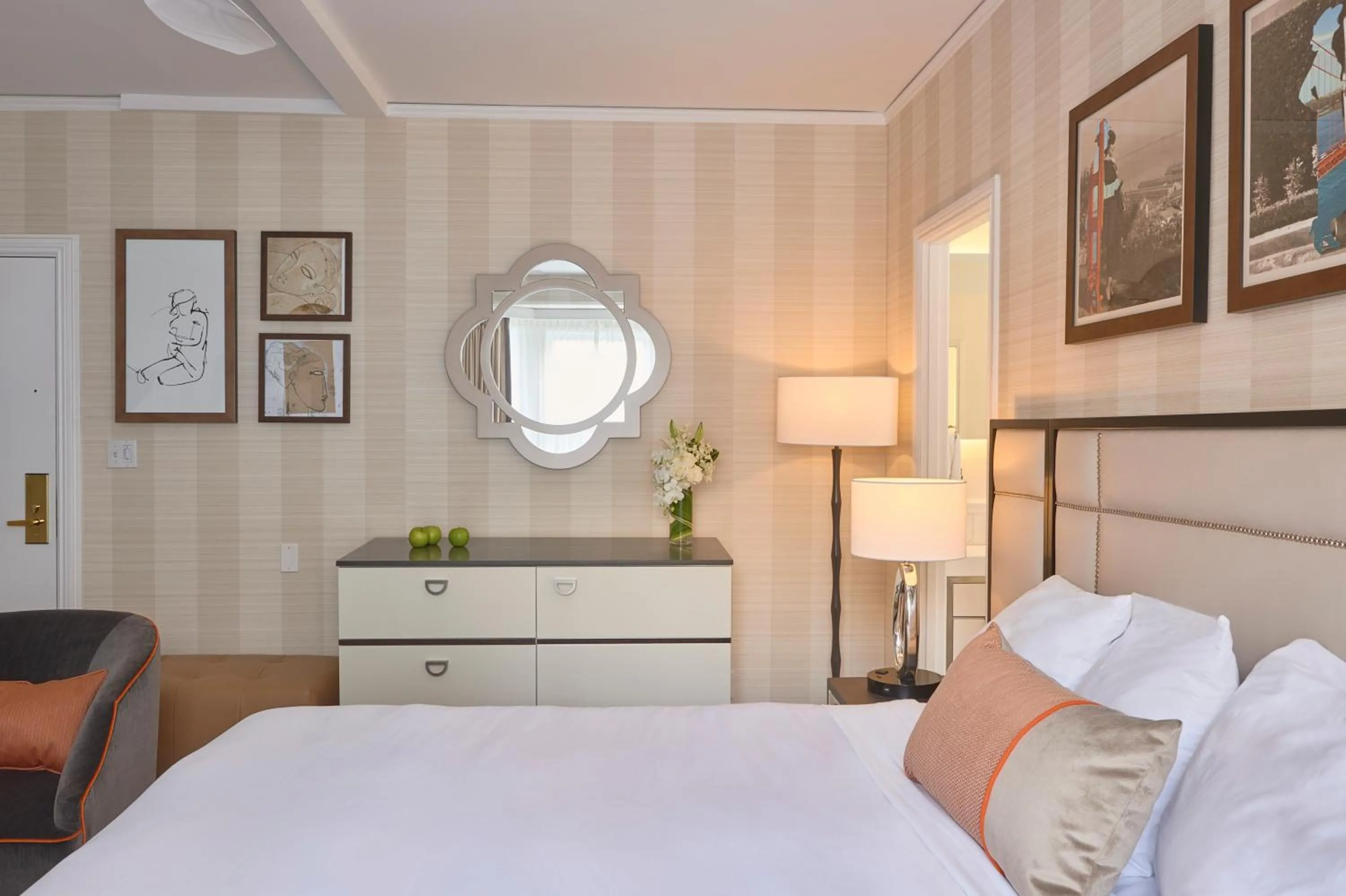 Bed in Inn at Union Square