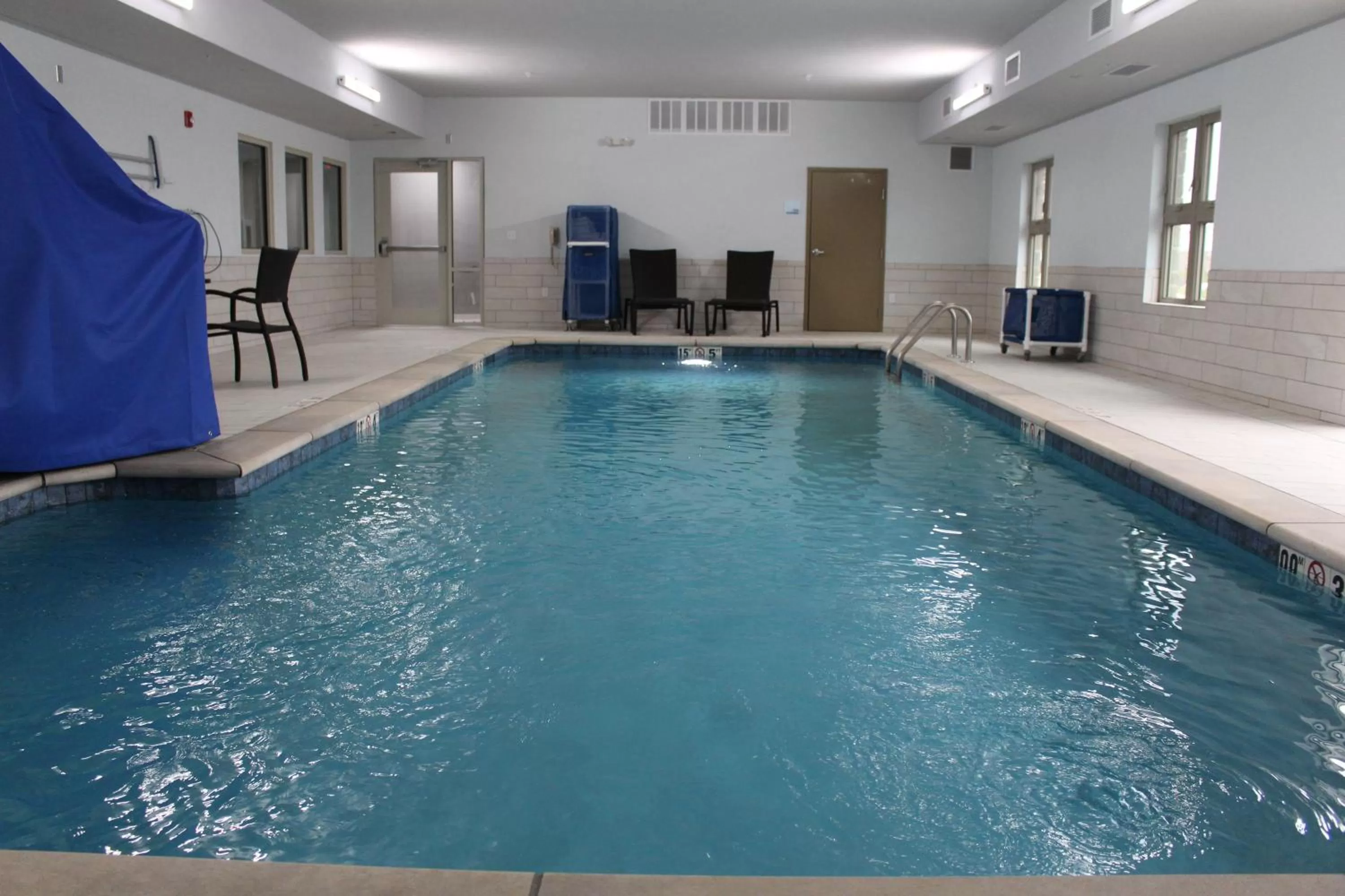 Swimming pool in Holiday Inn Express Shawnee by IHG