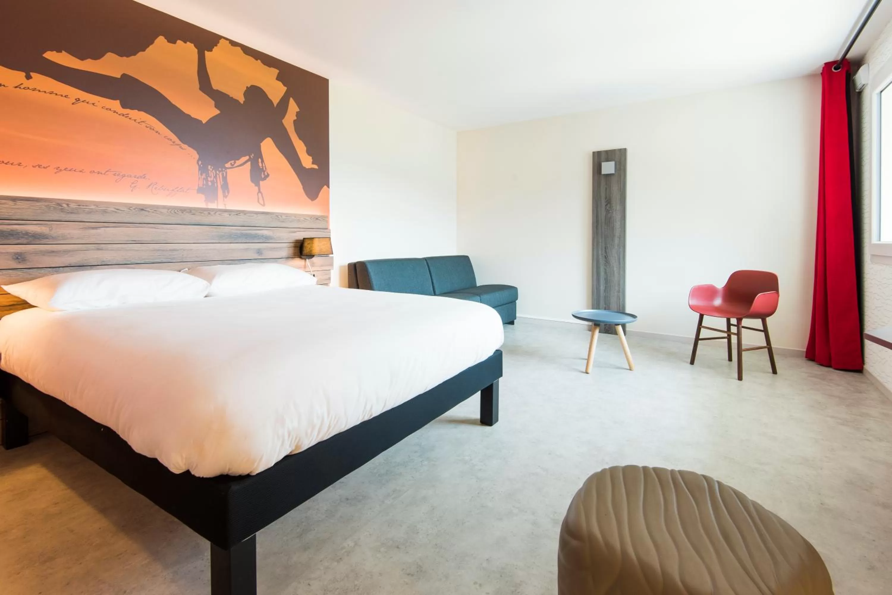 Photo of the whole room in Ibis Styles Sallanches Pays du Mont-Blanc