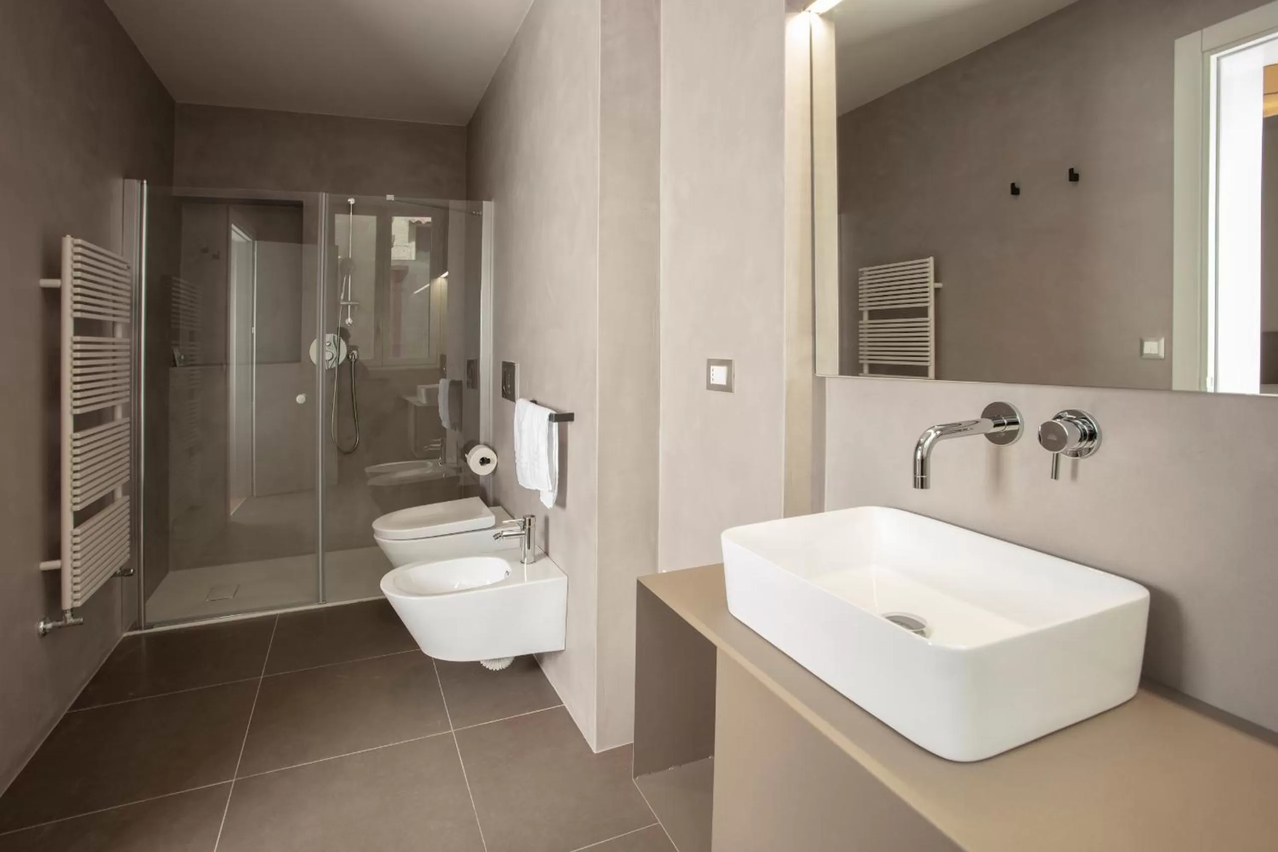 Shower in Palazzo dei Tolomei