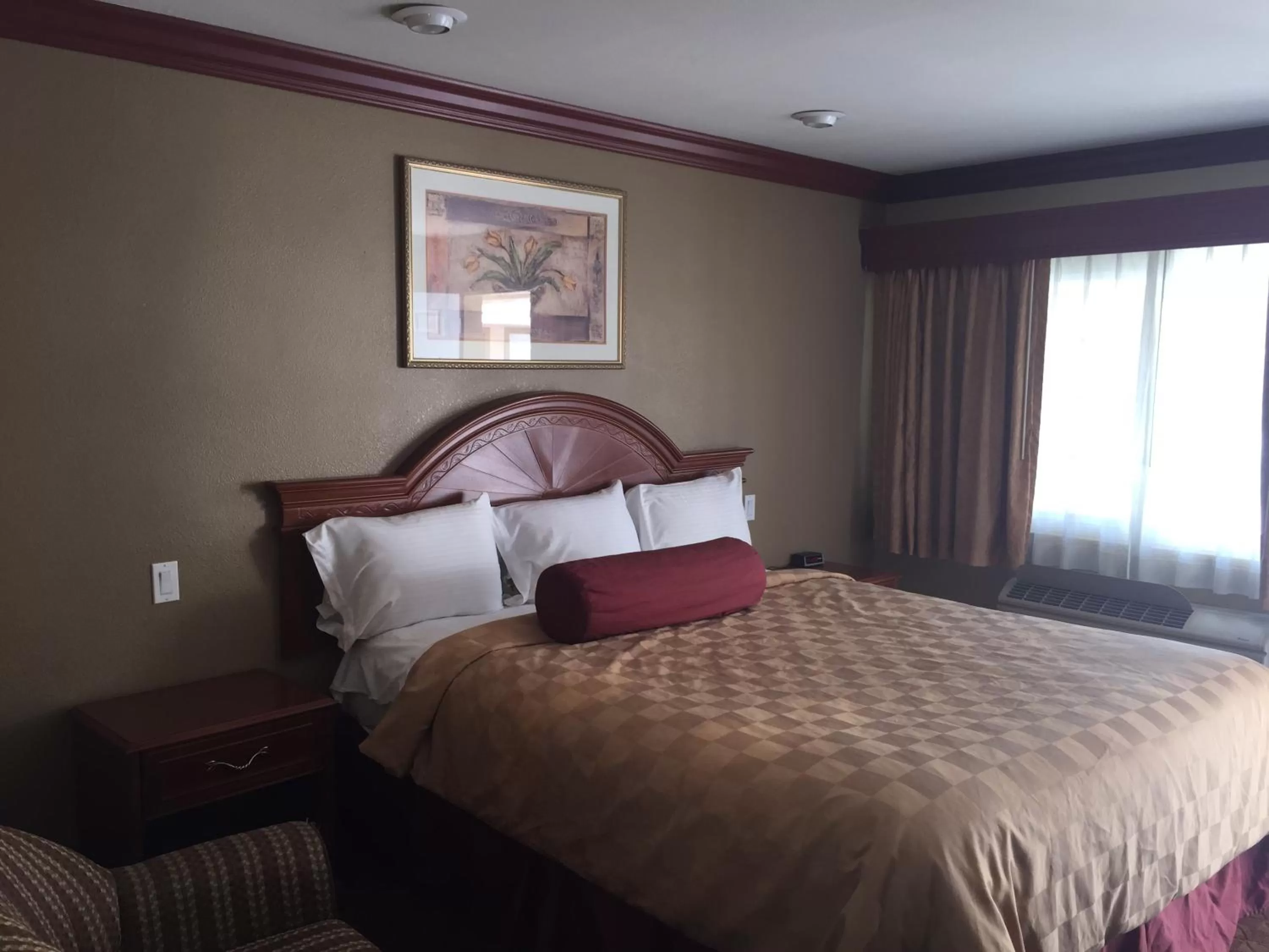 Bed in Thunderbird Lodge