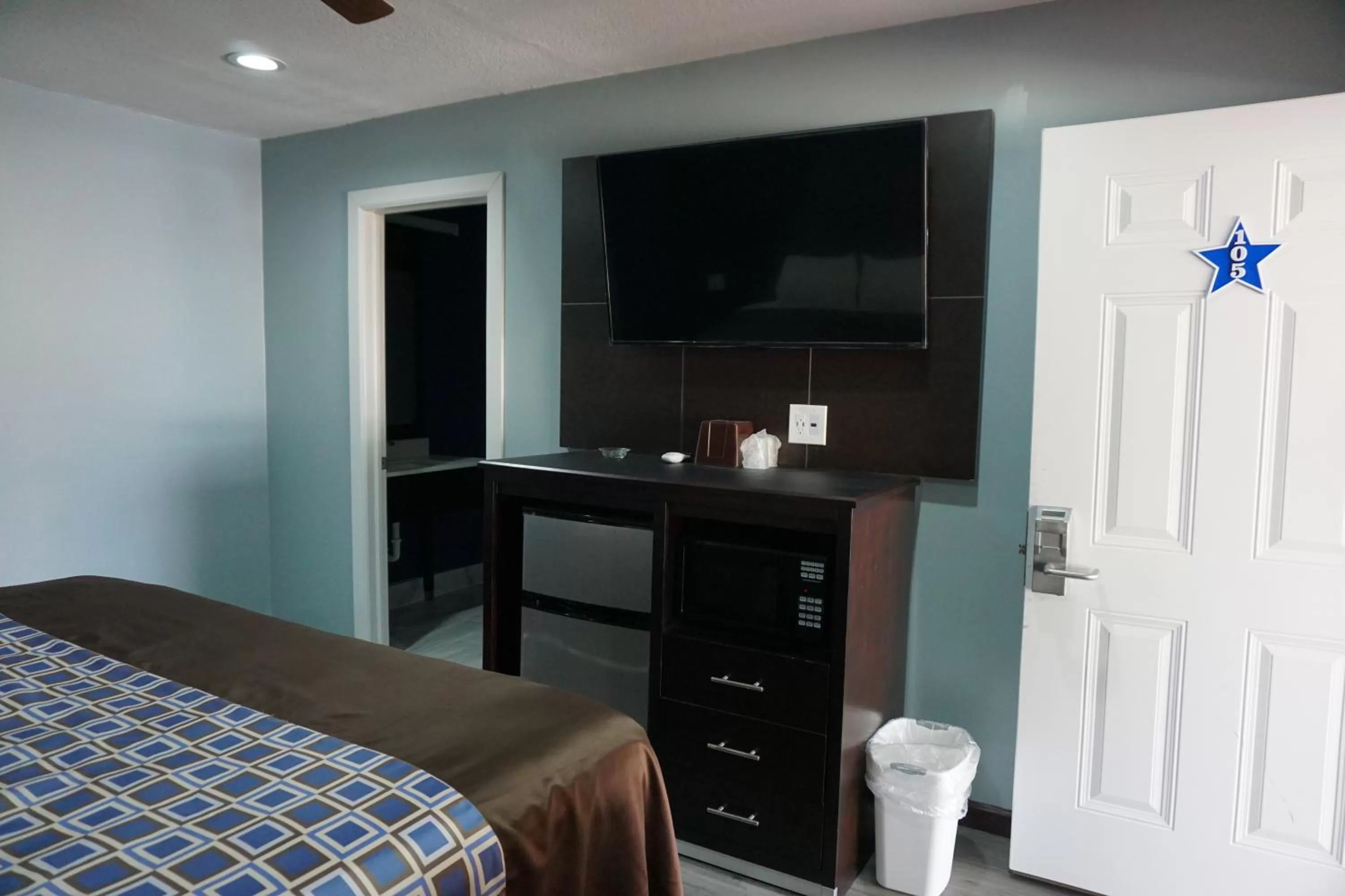 Photo of the whole room in Star Light Inn