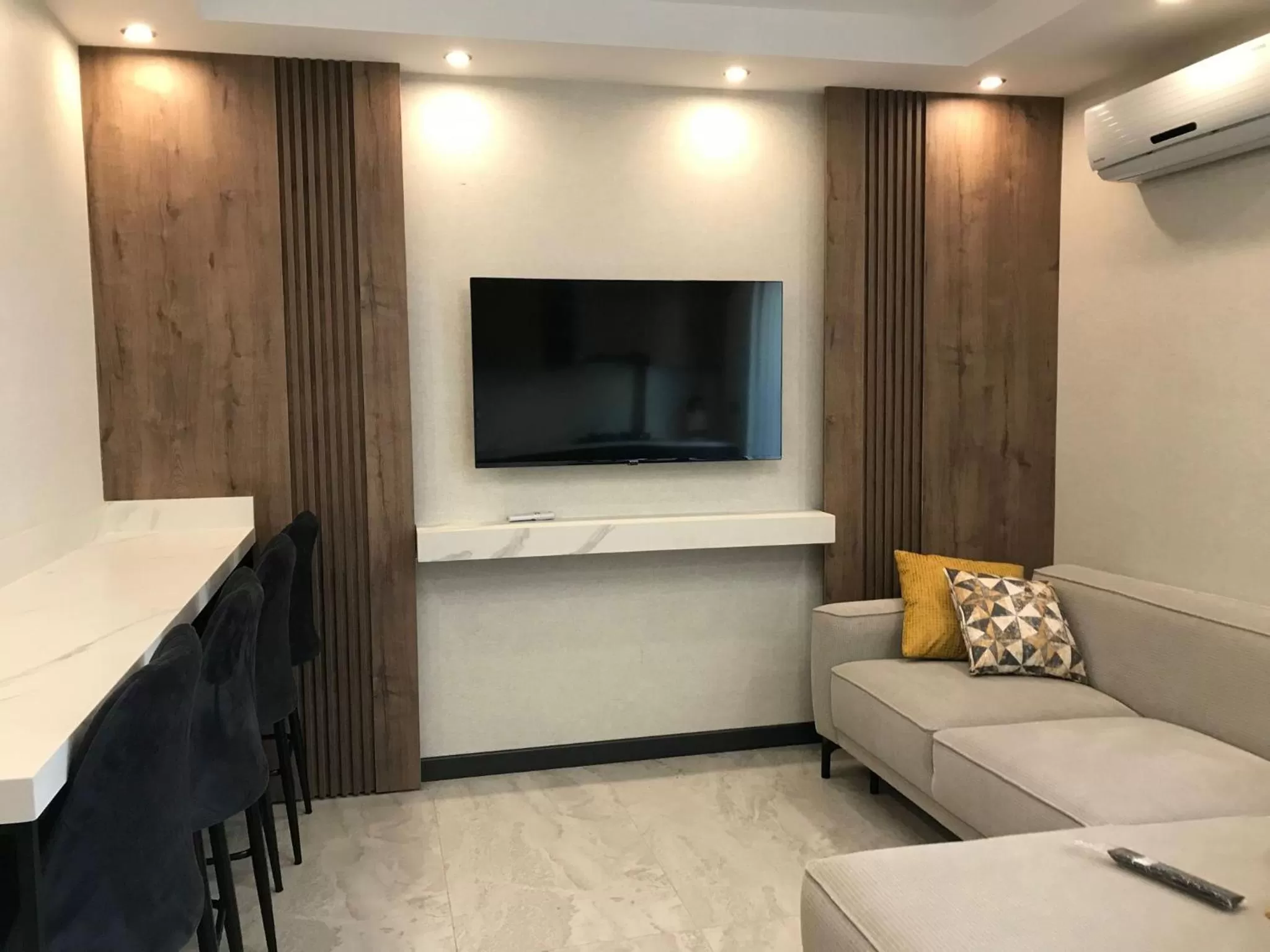 Communal lounge/ TV room, TV/Entertainment Center in Yılmaz Suit Apartments