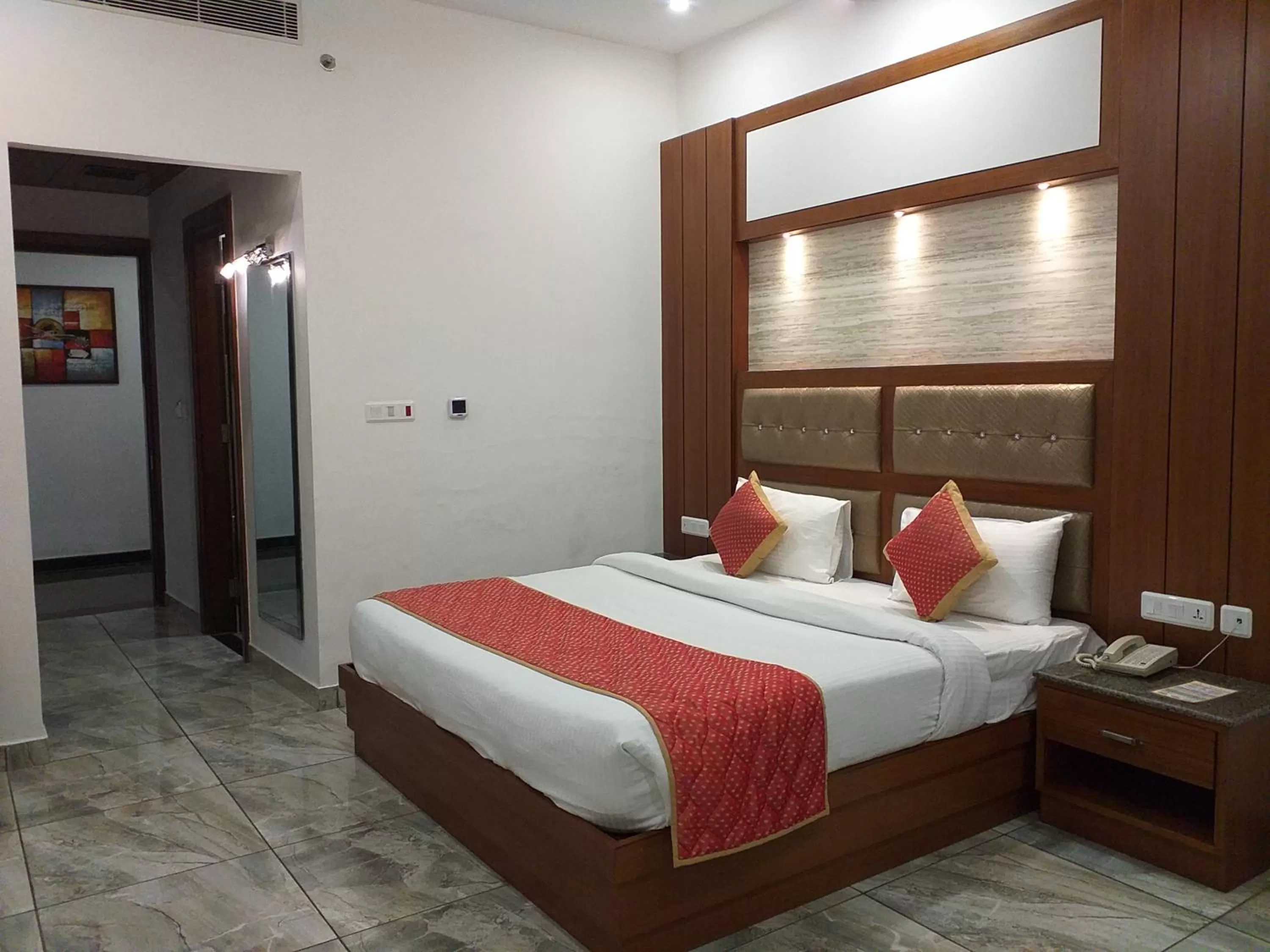 Bed in Grand Hotel Nawanshahr
