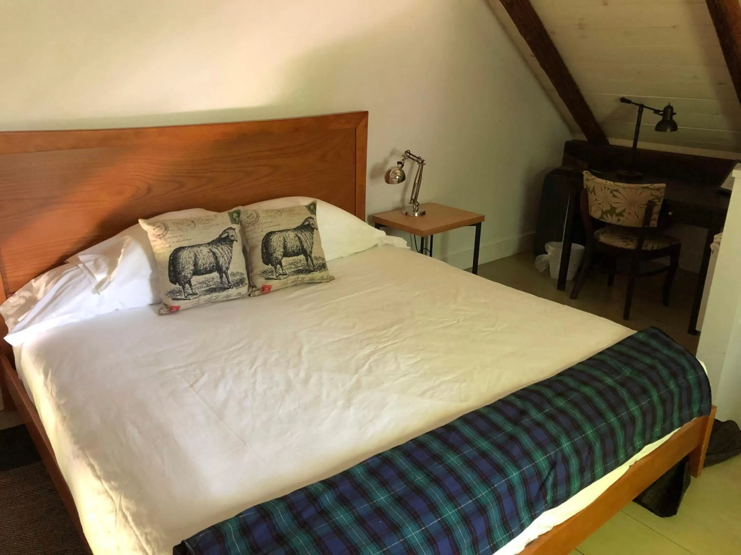 Bed in Shoreham Inn Bed & Breakfast