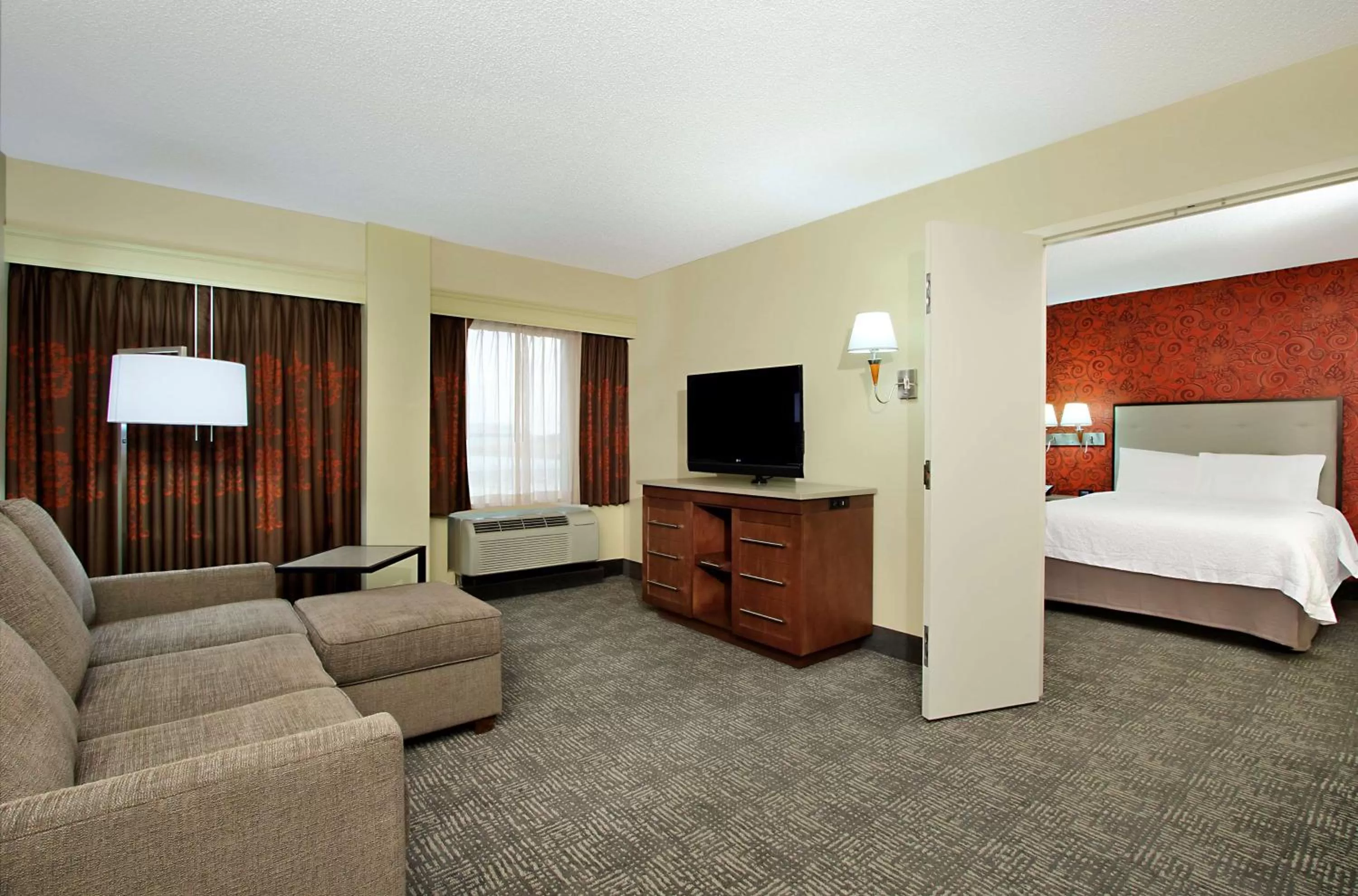 Living room, Bed in Hampton Inn & Suites Columbus-Downtown, Ohio