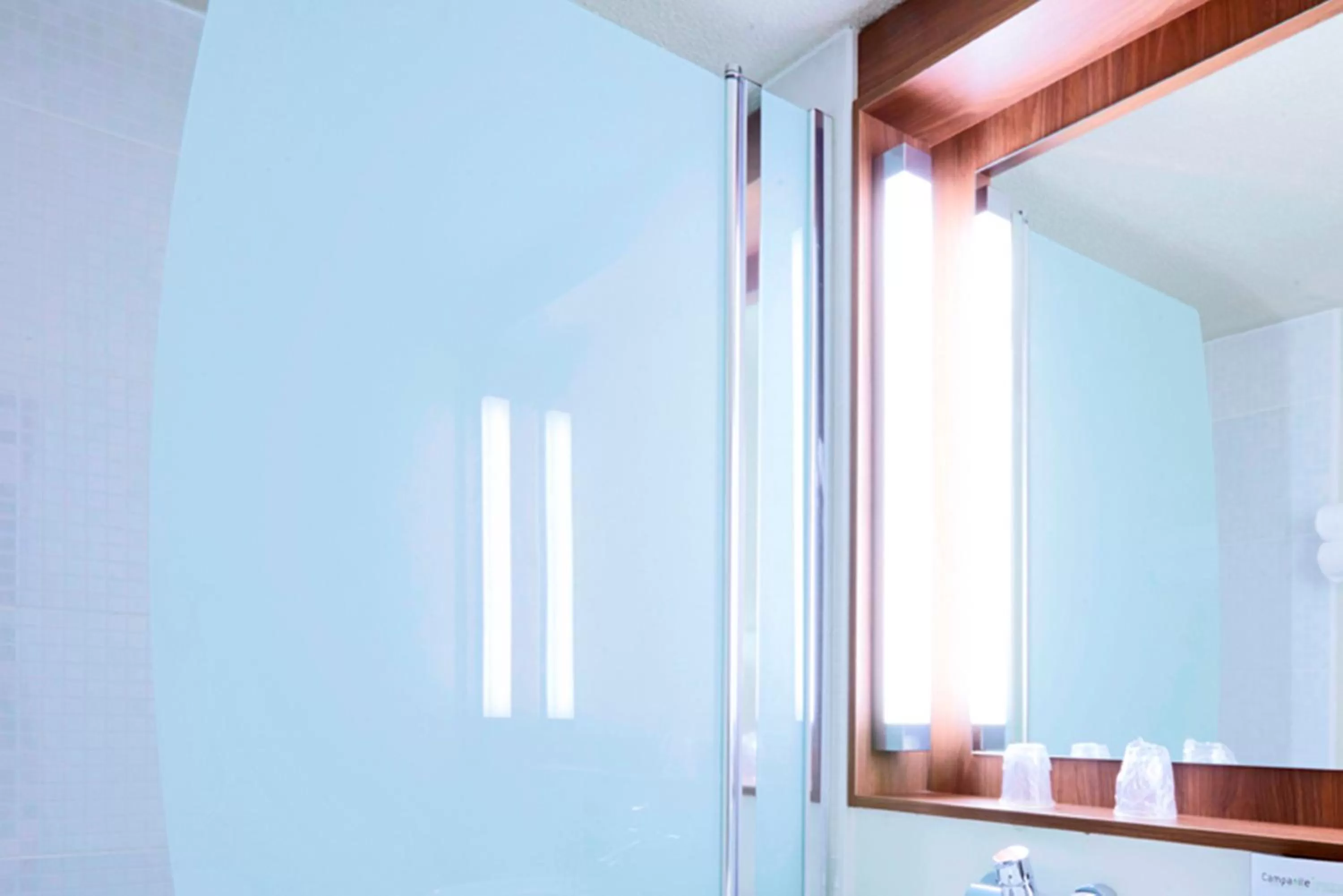 Bathroom in Campanile Lille Nord Wasquehal