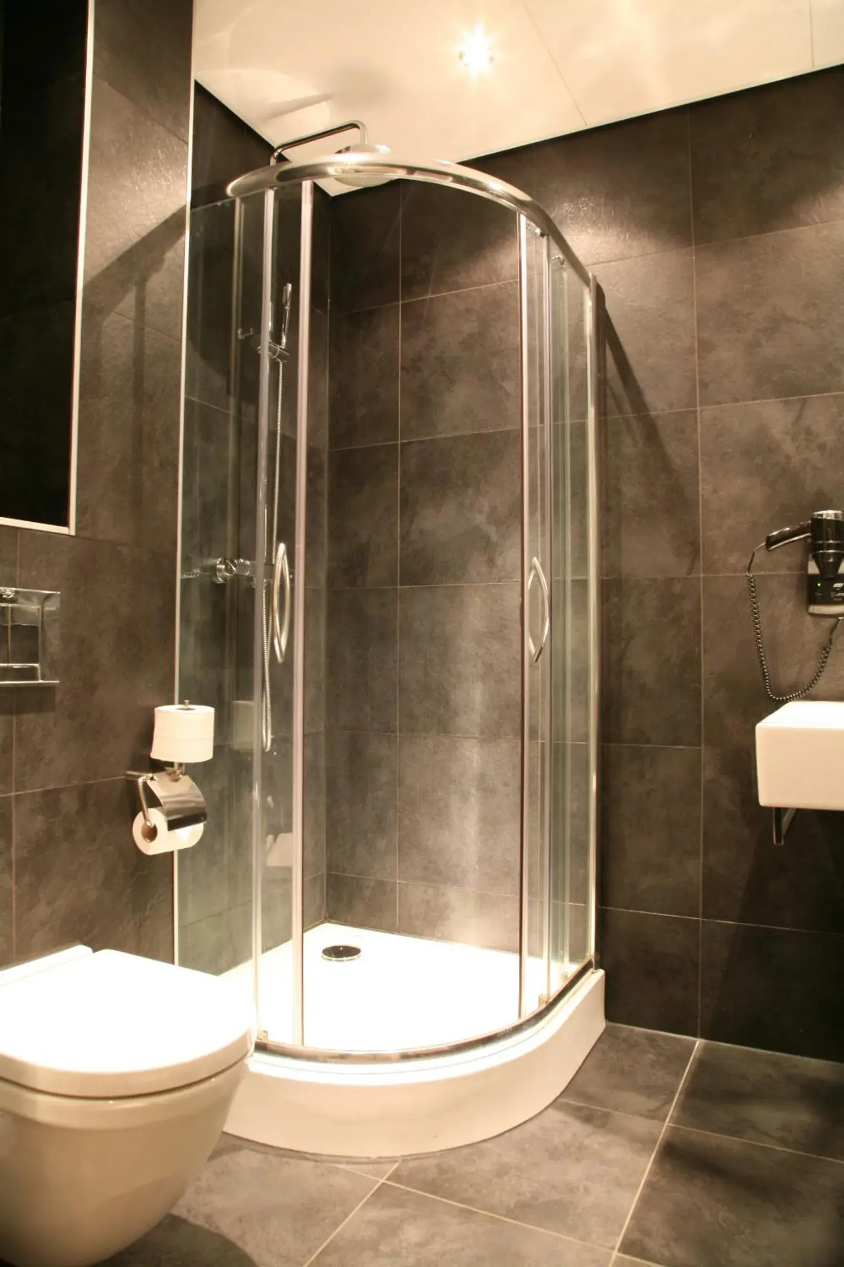 Single Room in Post-Plaza Hotel & Grand Café Single Room in Post-Plaza Hotel & Grand Café