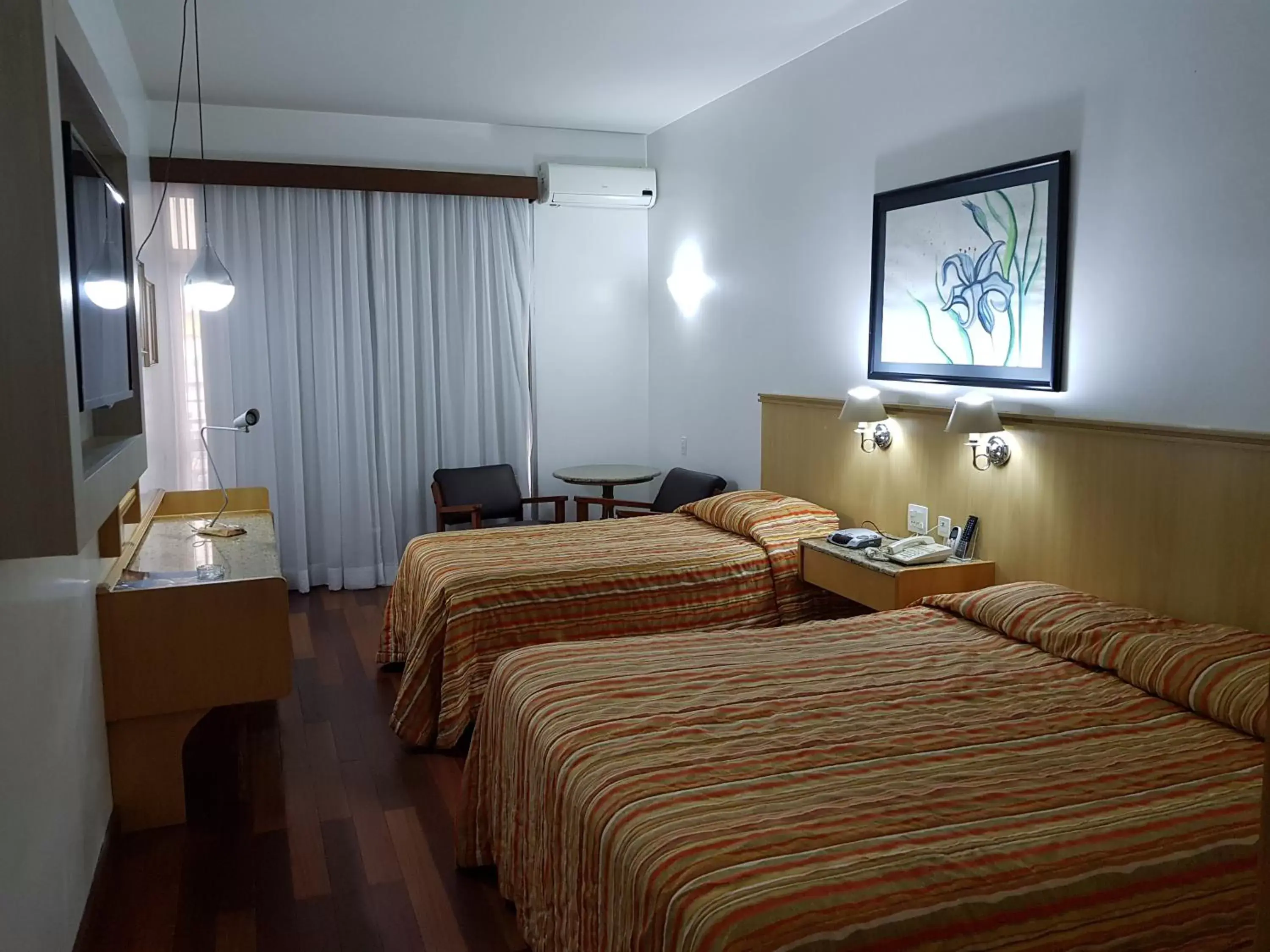 Deluxe Triple Room in Ritz Plaza Hotel Deluxe Triple Room in Ritz Plaza Hotel