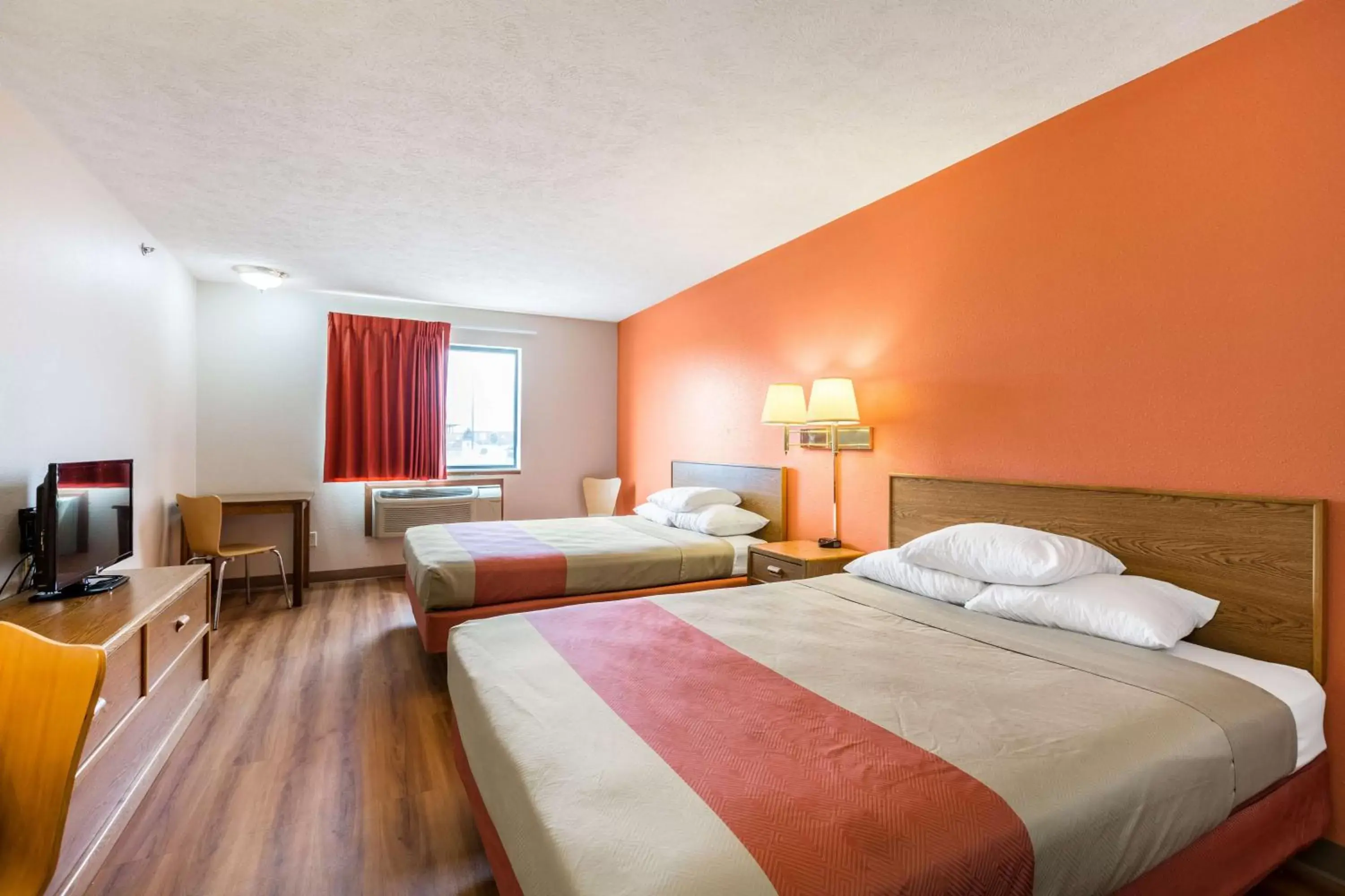 Deluxe Queen Room with Two Queen Beds - Non-Smoking in Motel 6-Percival, IA Deluxe Queen Room with Two Queen Beds - Non-Smoking in Motel 6-Percival, IA