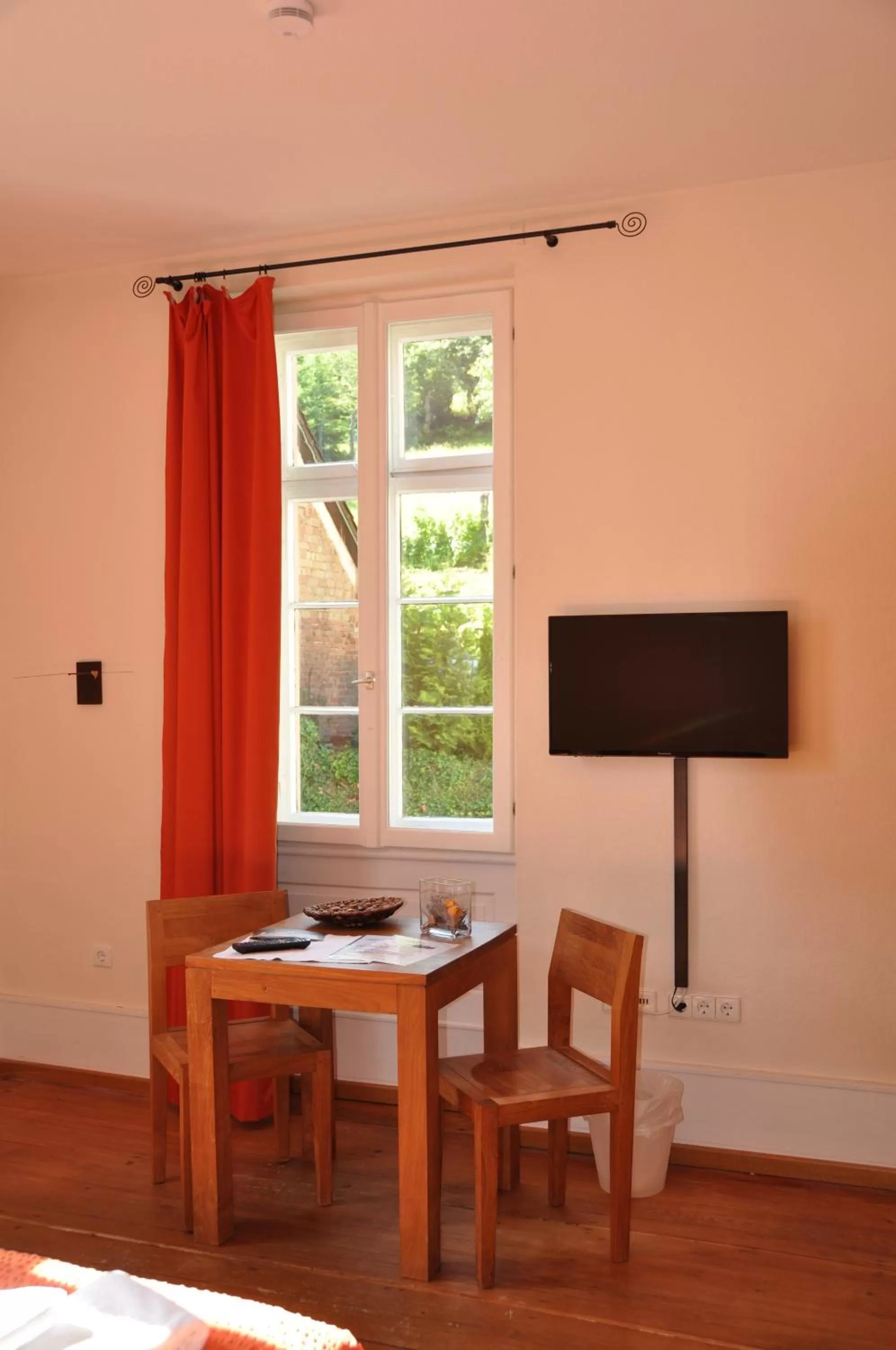 Dining area, TV/Entertainment Center in Gästehaus stuttgART36