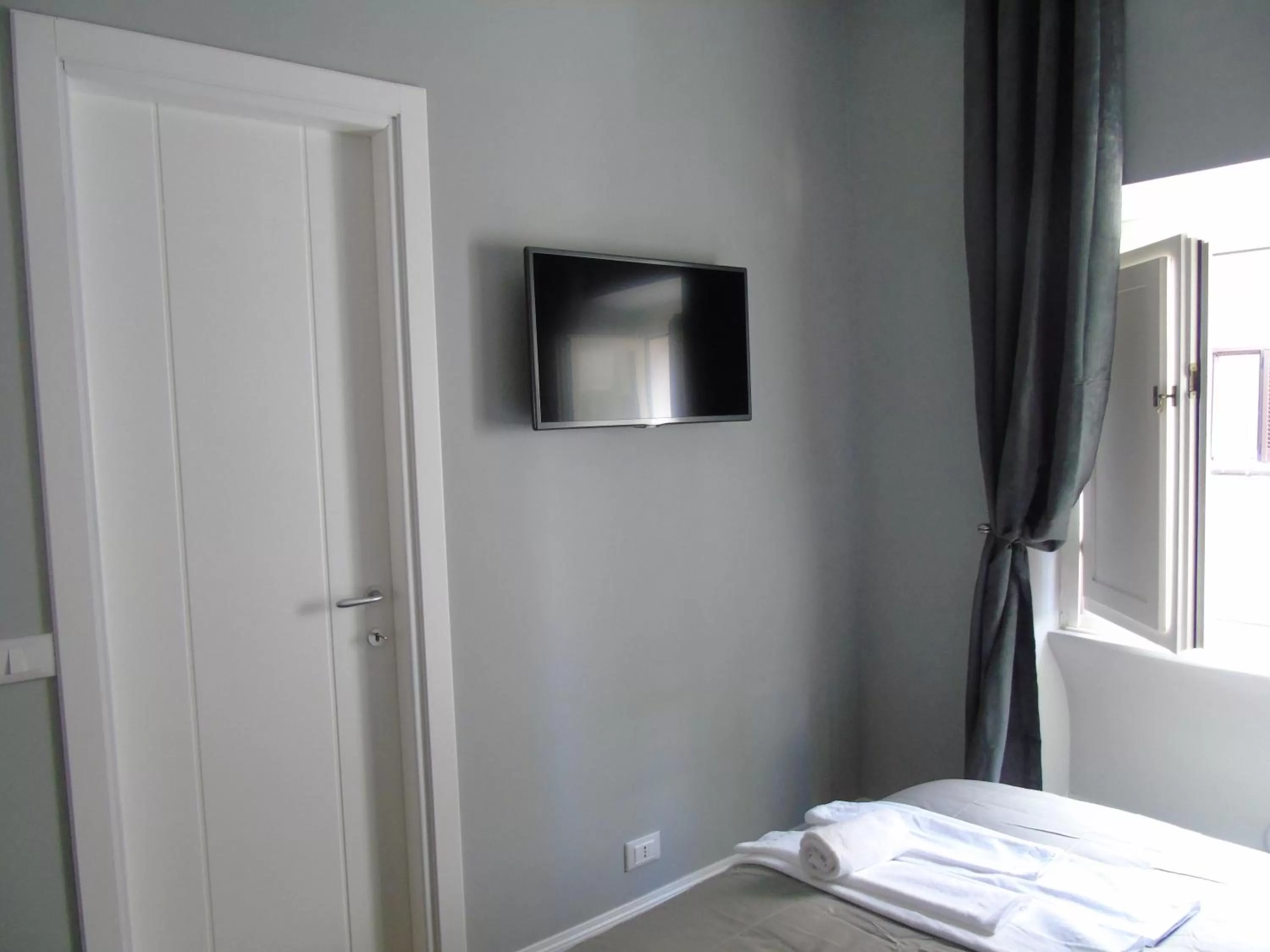 Day, Bed in Room Inn Vatican