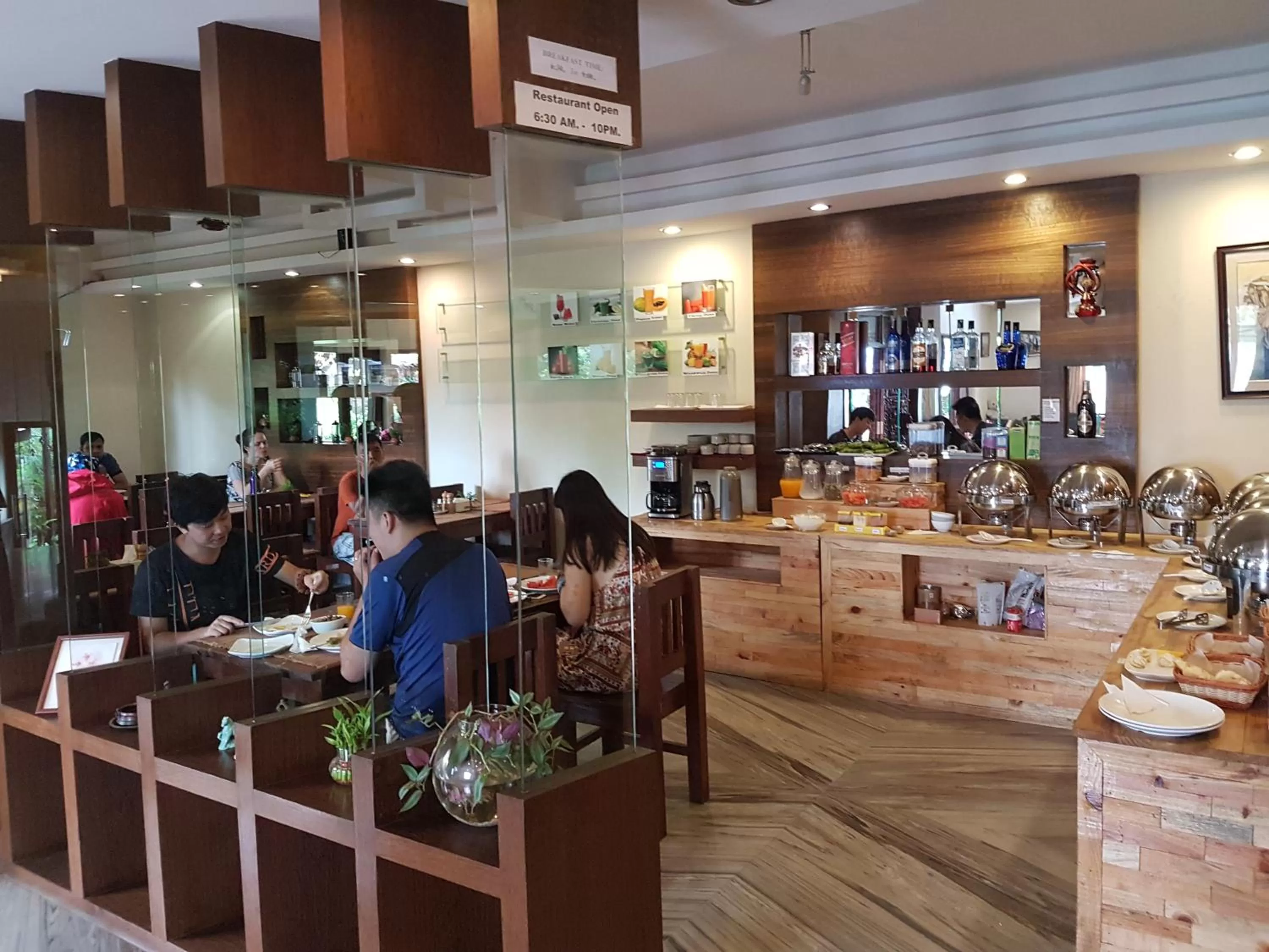 Restaurant/places to eat in Hotel Middle Path & Spa