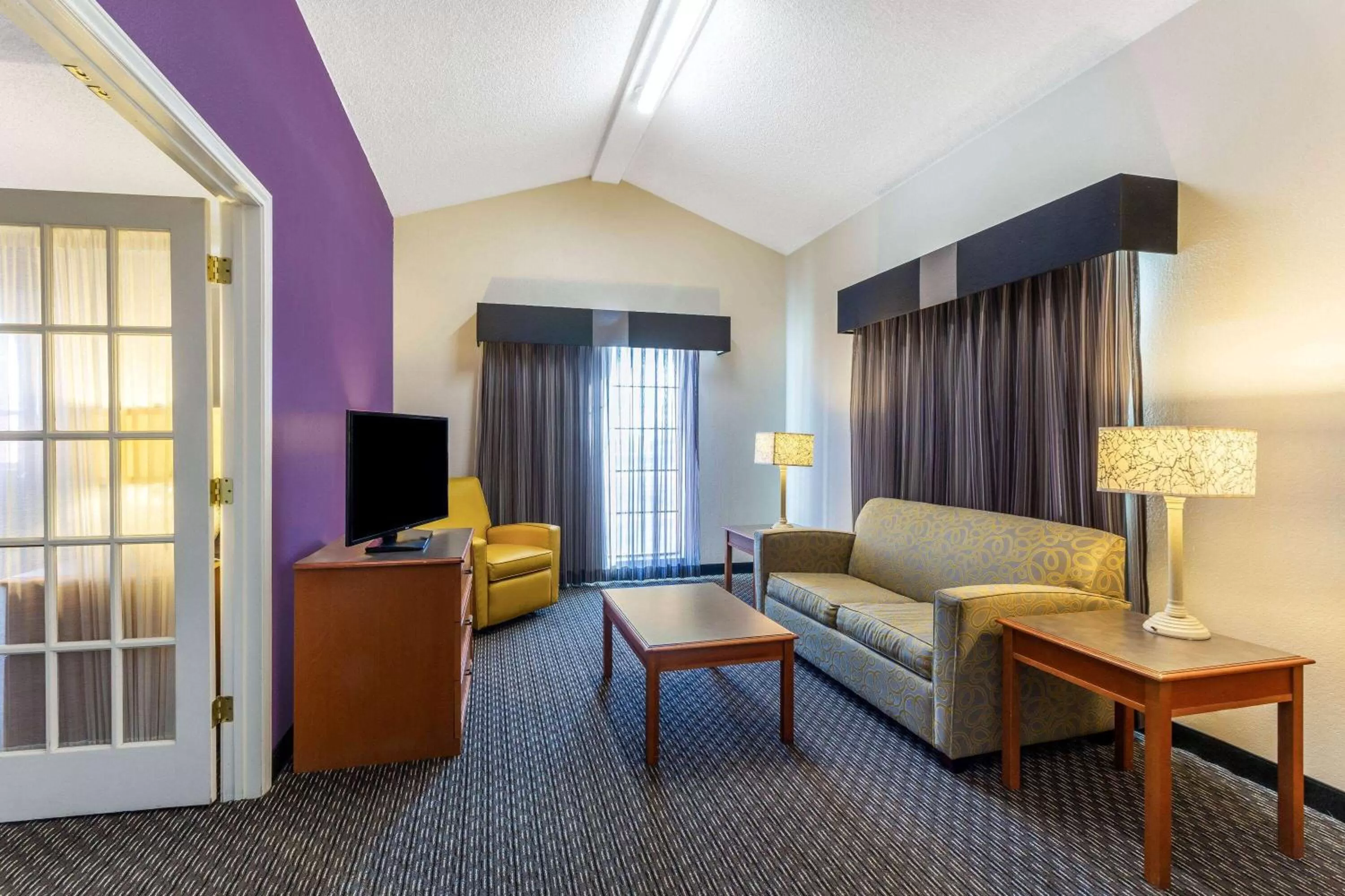 Photo of the whole room, Bed in La Quinta Inn by Wyndham Odessa