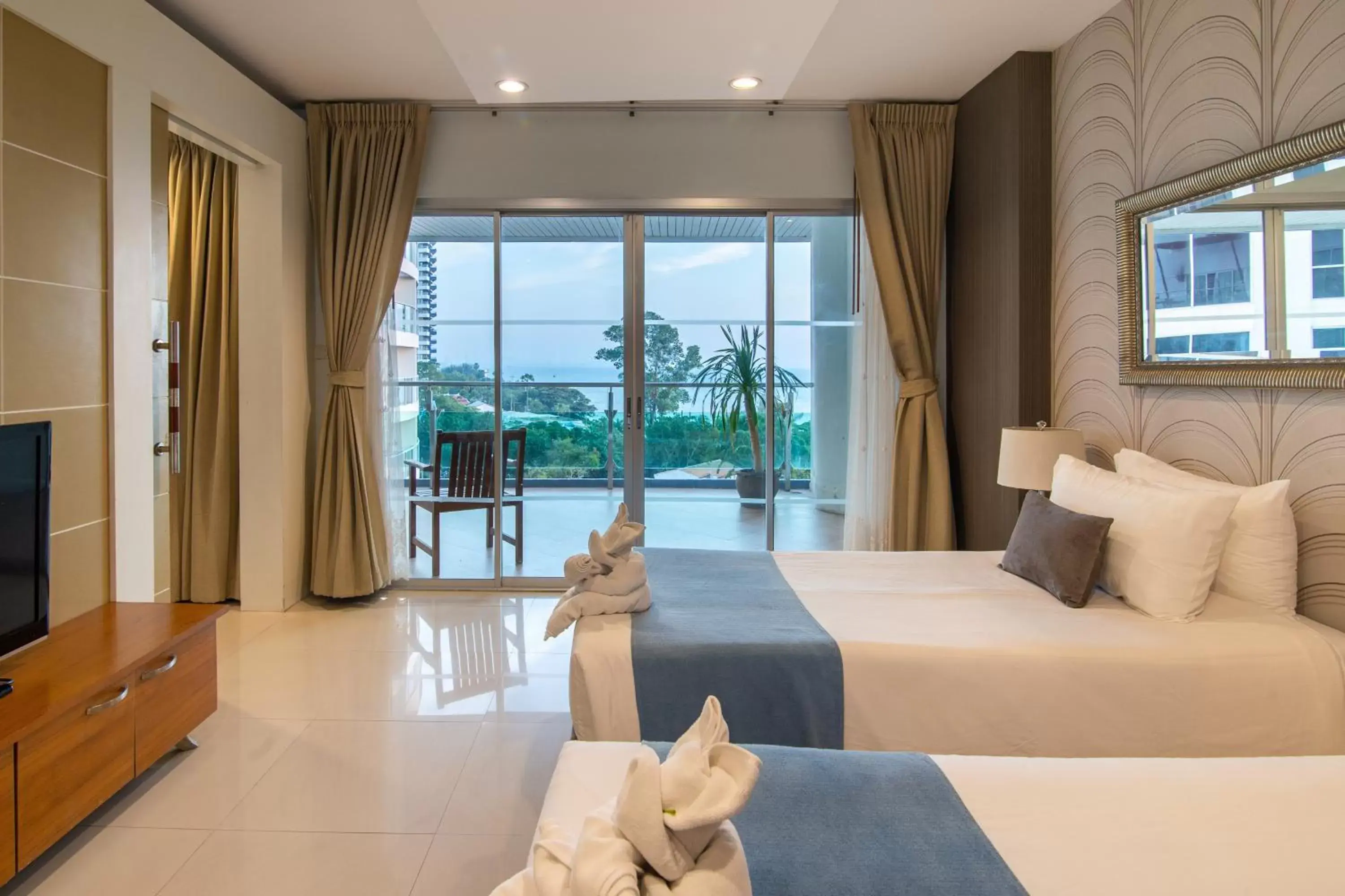 Family Suite with Sea View in Royal Beach View Family Suite with Sea View in Royal Beach View