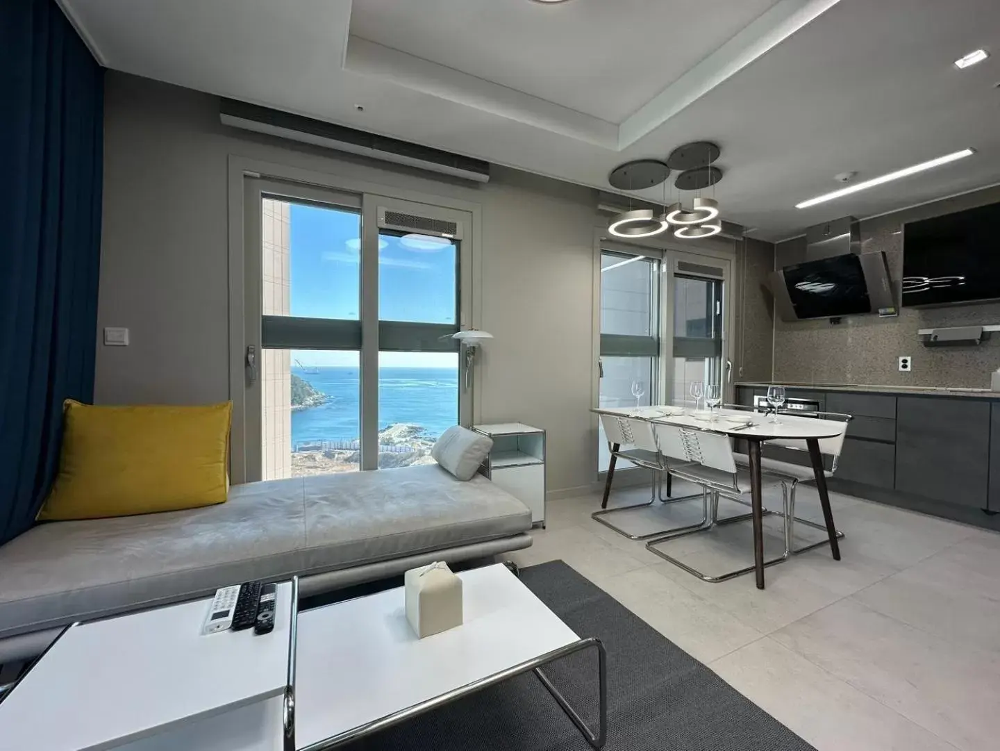 Y Collection by UH FLAT Osiria Y Collection by UH FLAT Osiria