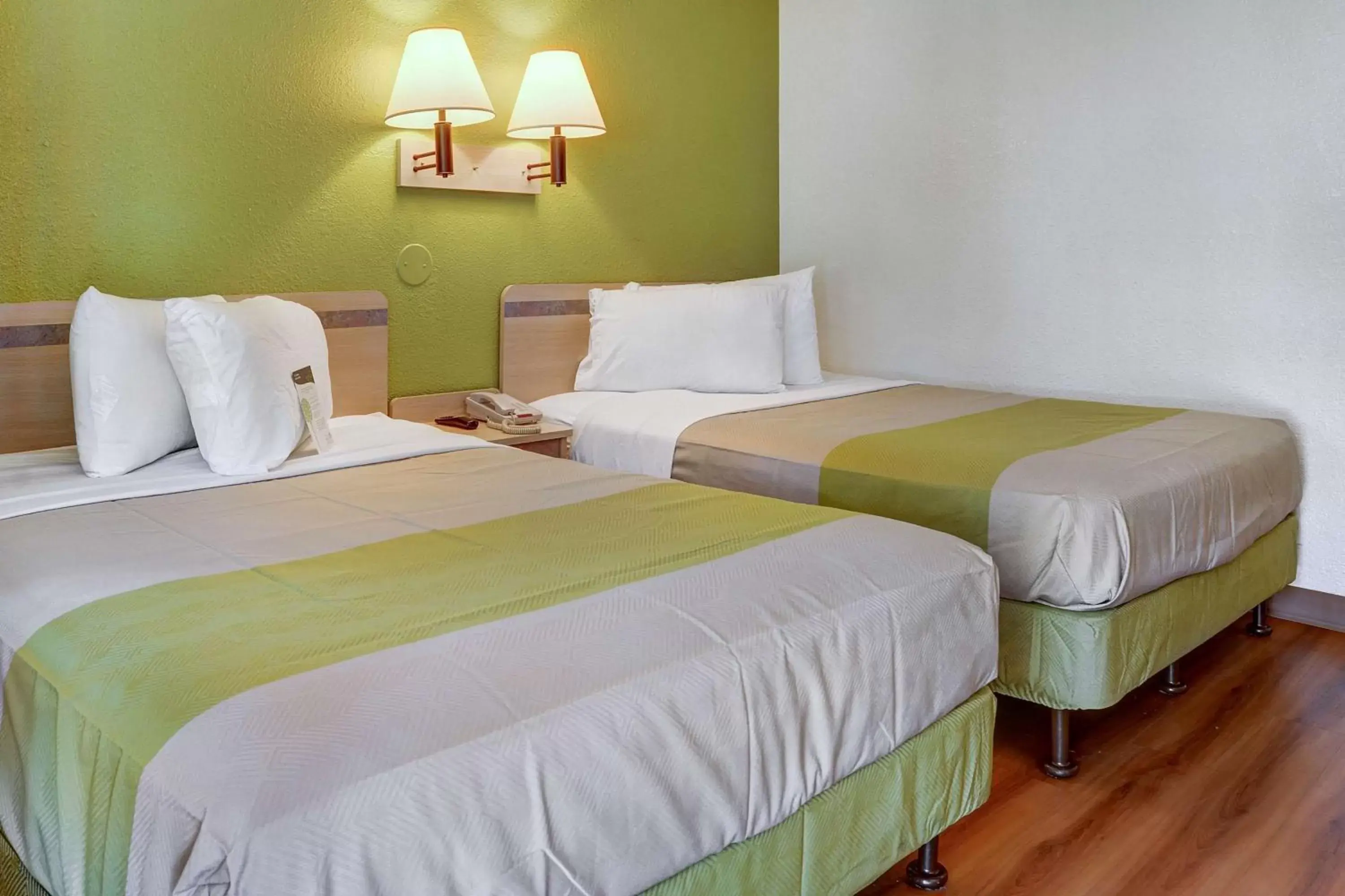 Premium Quadruple Room in Motel 6-Eugene, OR - South Springfield Premium Quadruple Room in Motel 6-Eugene, OR - South Springfield