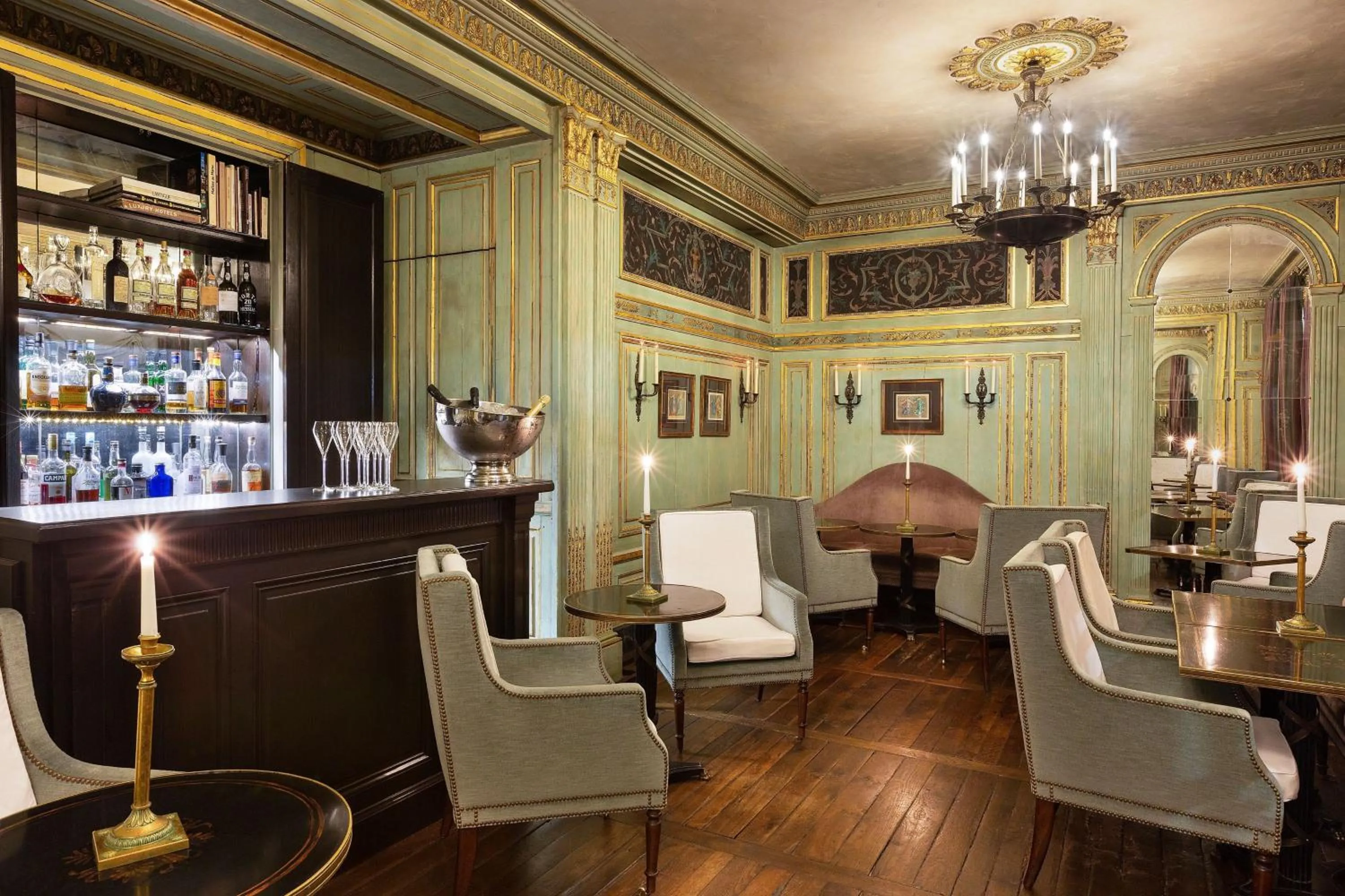 Lounge or bar in Le Dokhan's Paris Arc de Triomphe, a Tribute Portfolio Hotel