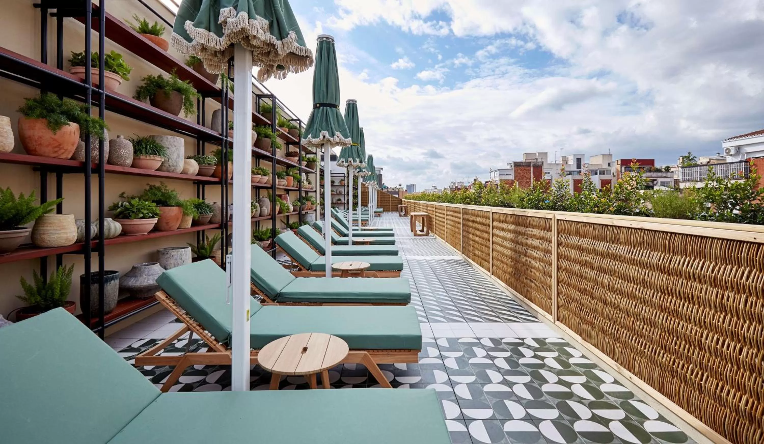 Lounge or bar in Radisson Blu 1882 Hotel, Barcelona Sagrada Familia