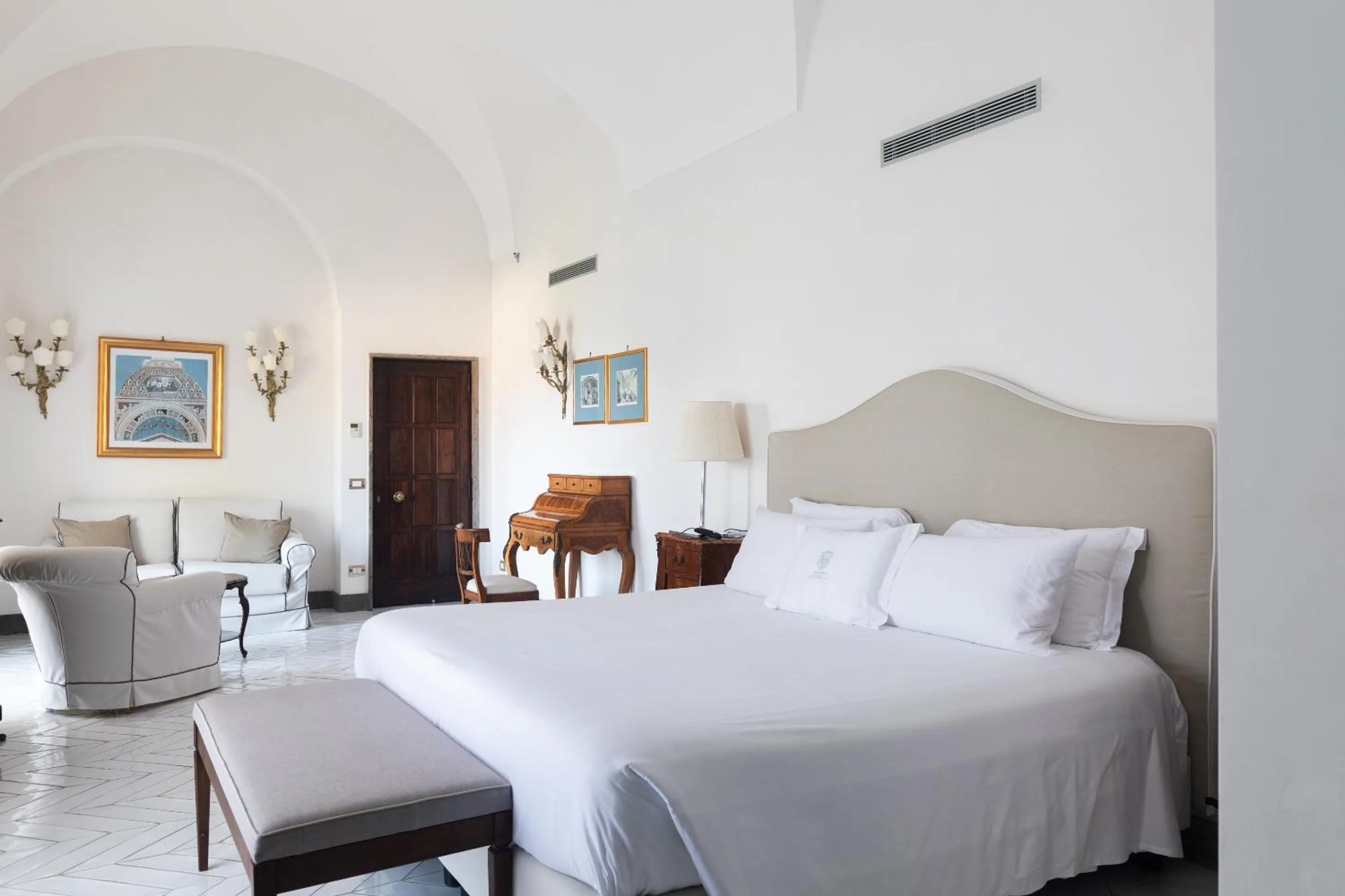 Bed in Grand Hotel Cocumella