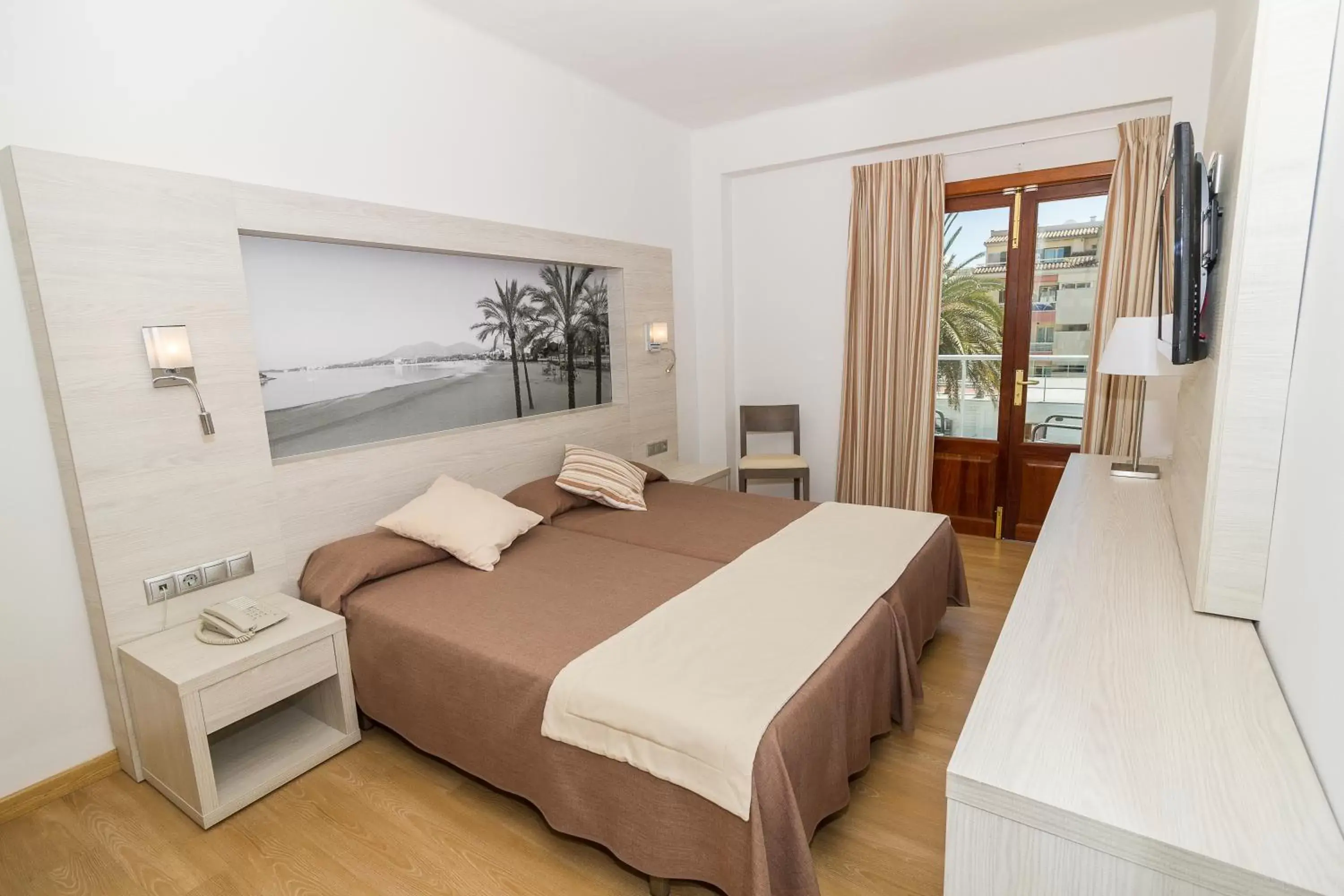 Twin Room with Pool View in Eix Alcudia Hotel Adults Only Twin Room with Pool View in Eix Alcudia Hotel Adults Only