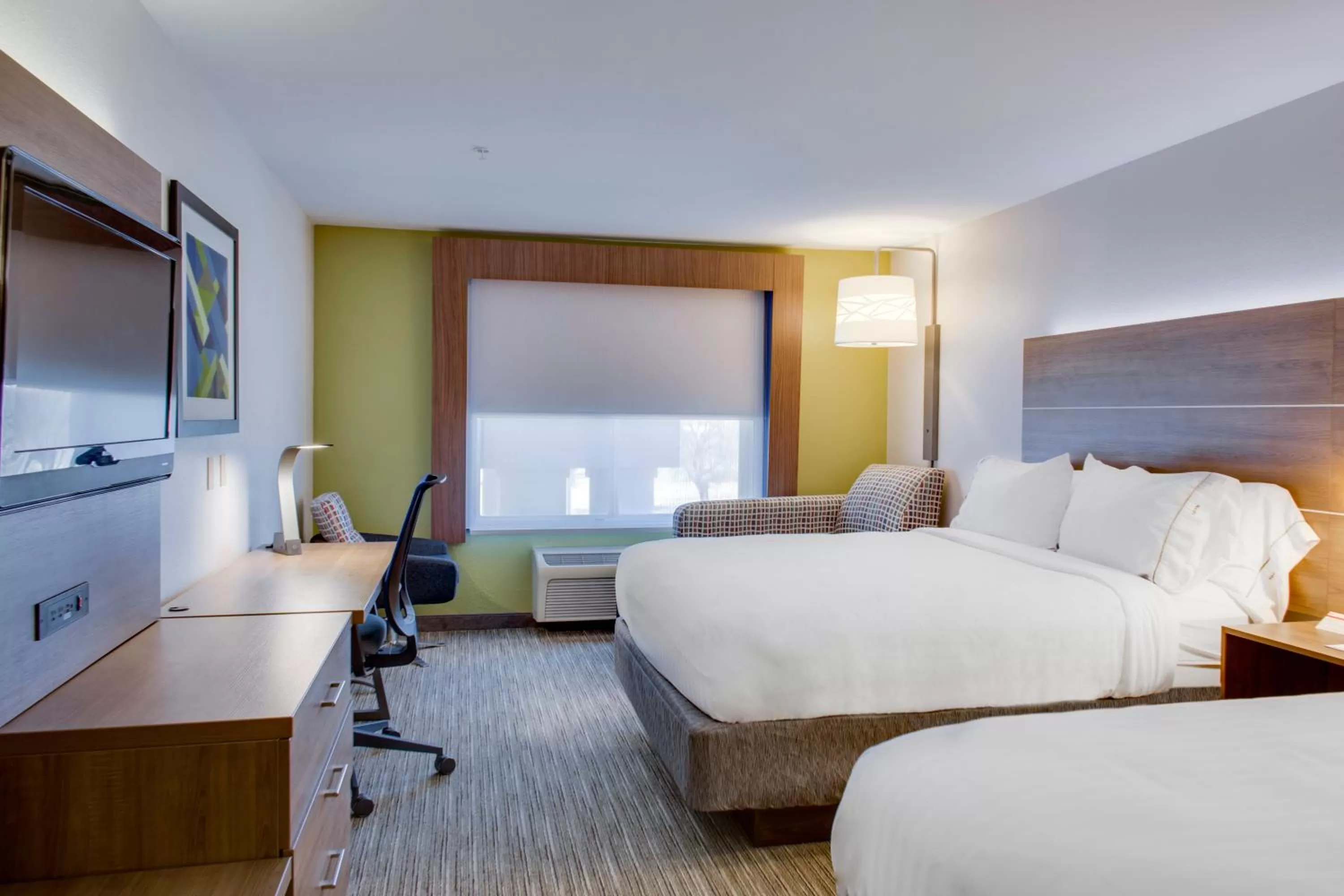 Photo of the whole room, Bed in Holiday Inn Express Hotel & Suites Chickasha by IHG