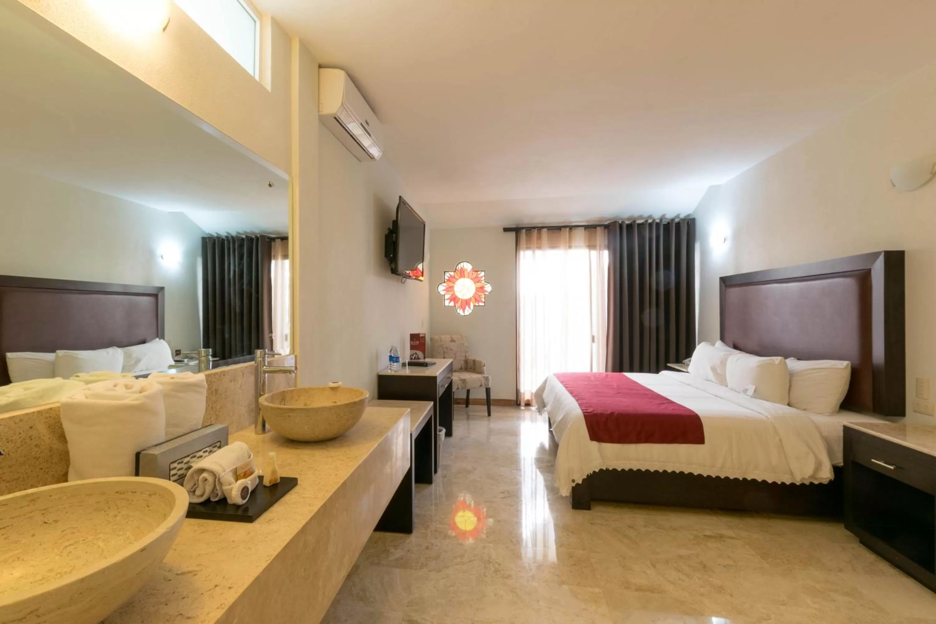 Day, Bed in Real de Minas Poliforum