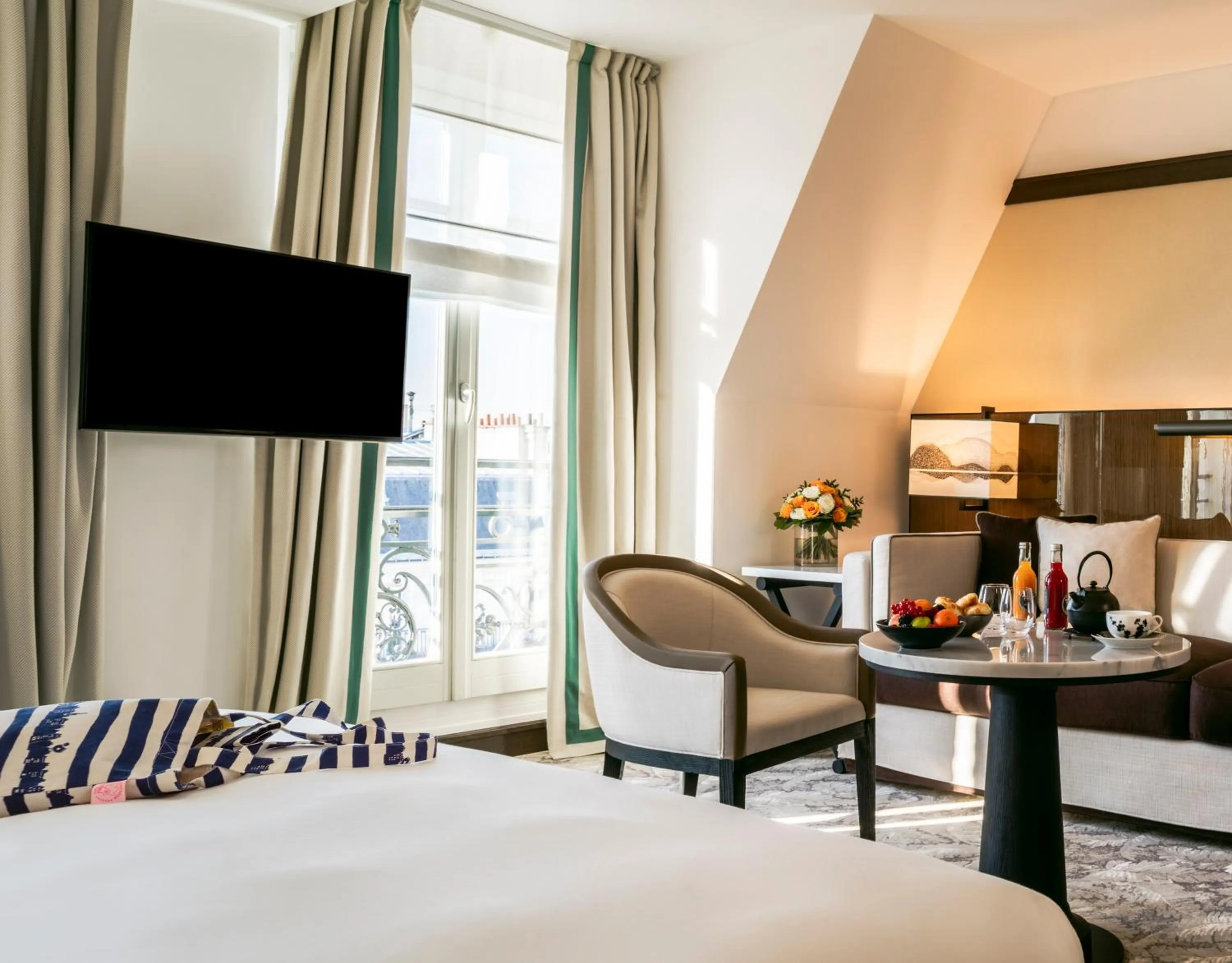 Seating area, Bed in Hyatt Paris Madeleine