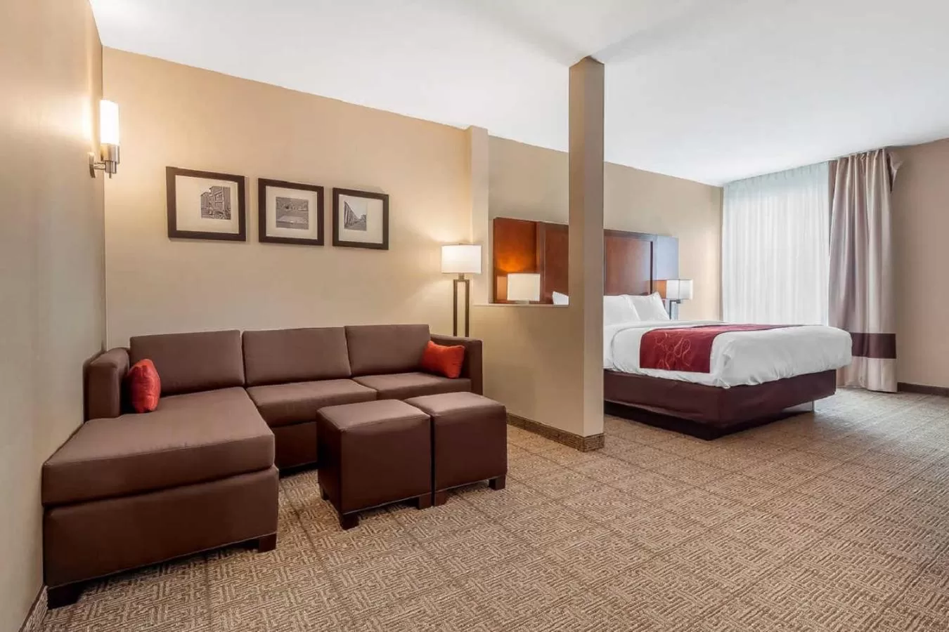 Seating area, Bed in Comfort Suites