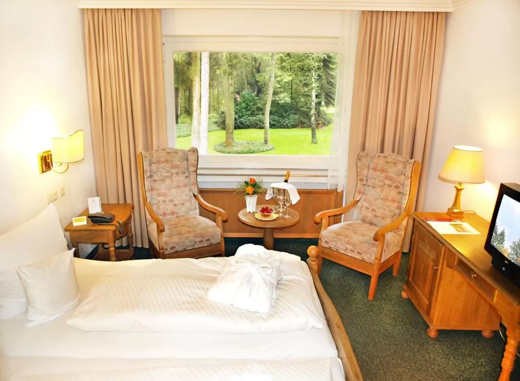 Bed in Heidehotel Waldhütte