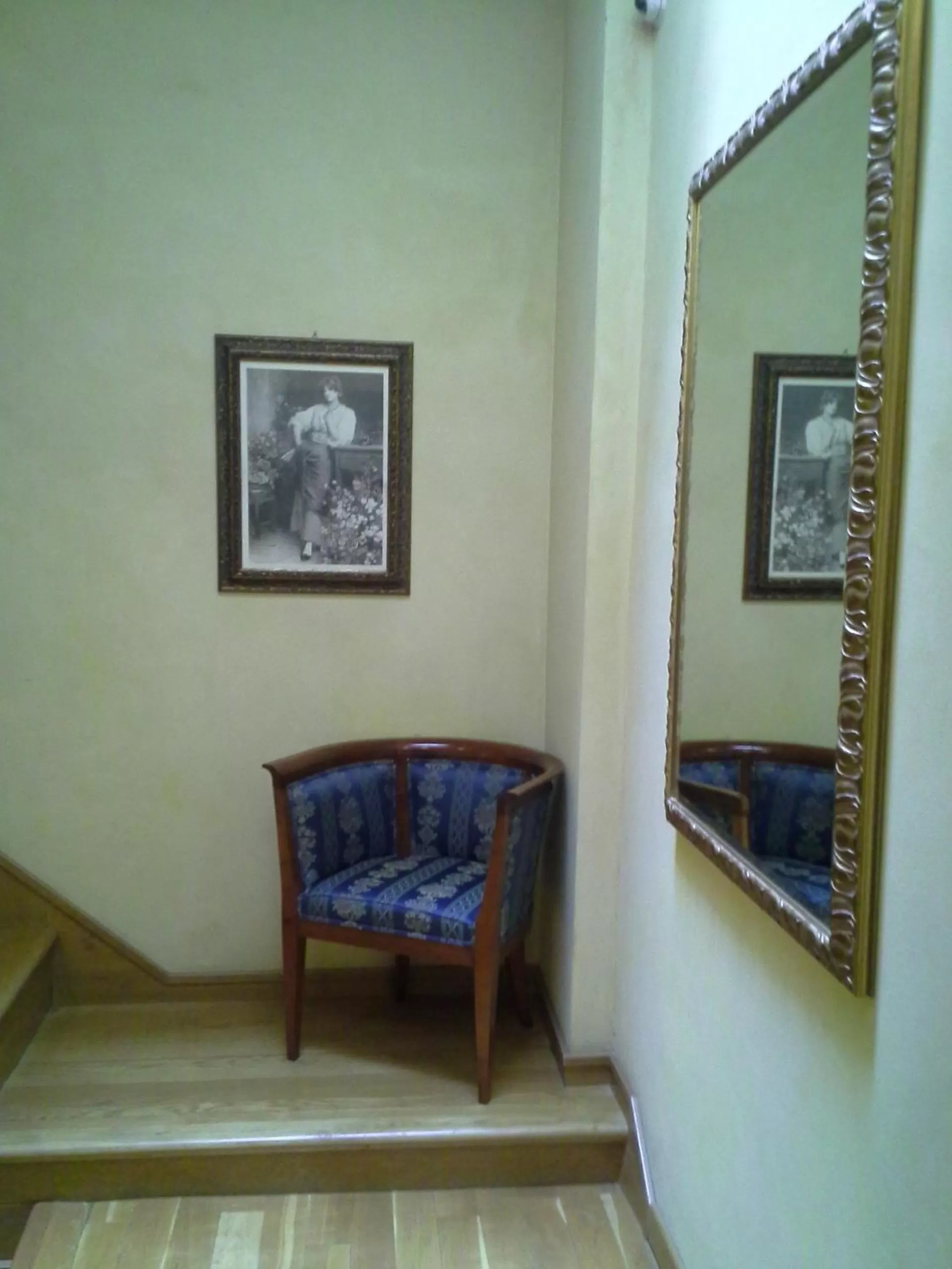 Decorative detail in Hotel Bigallo