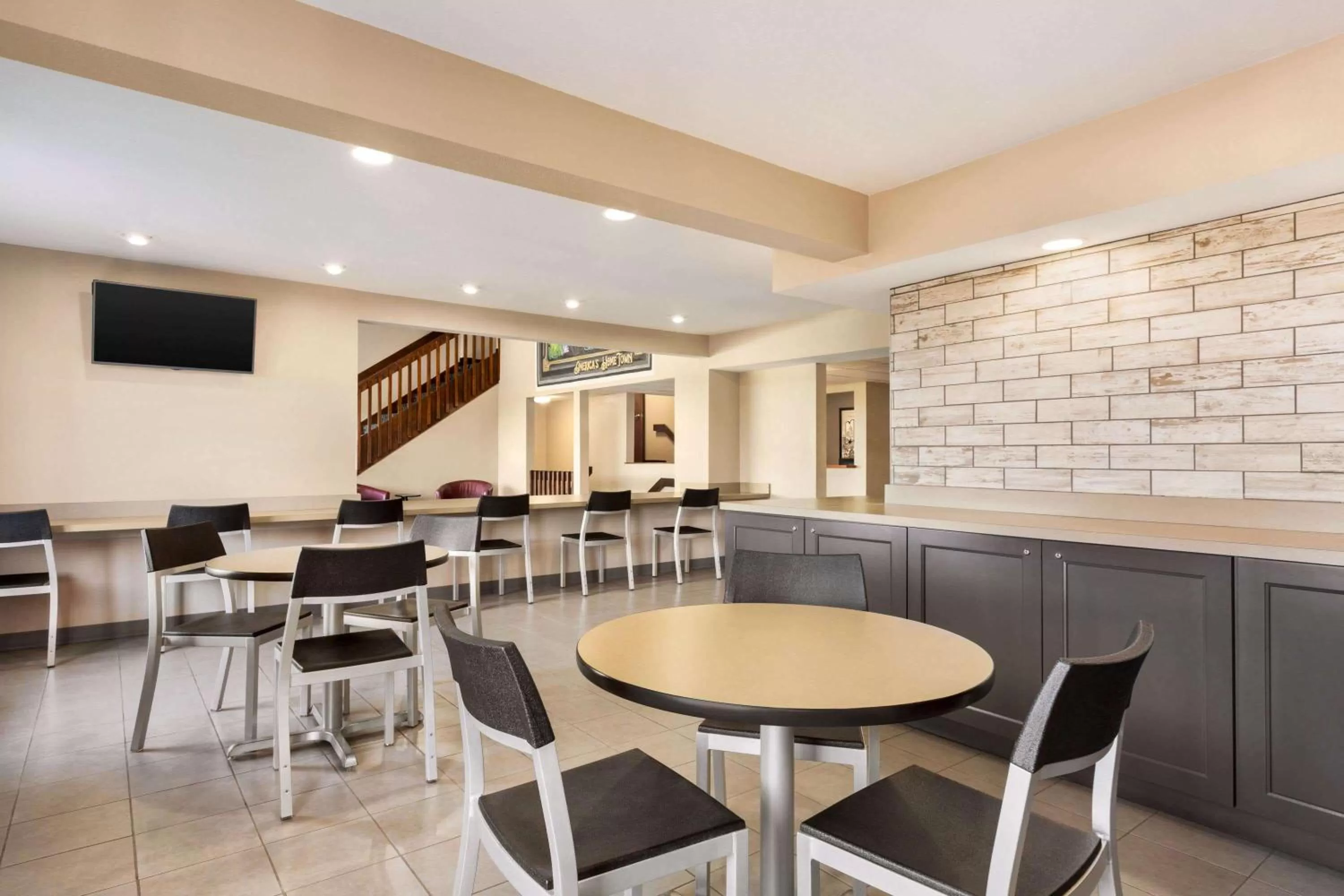 Restaurant/places to eat in Super 8 by Wyndham Hannibal