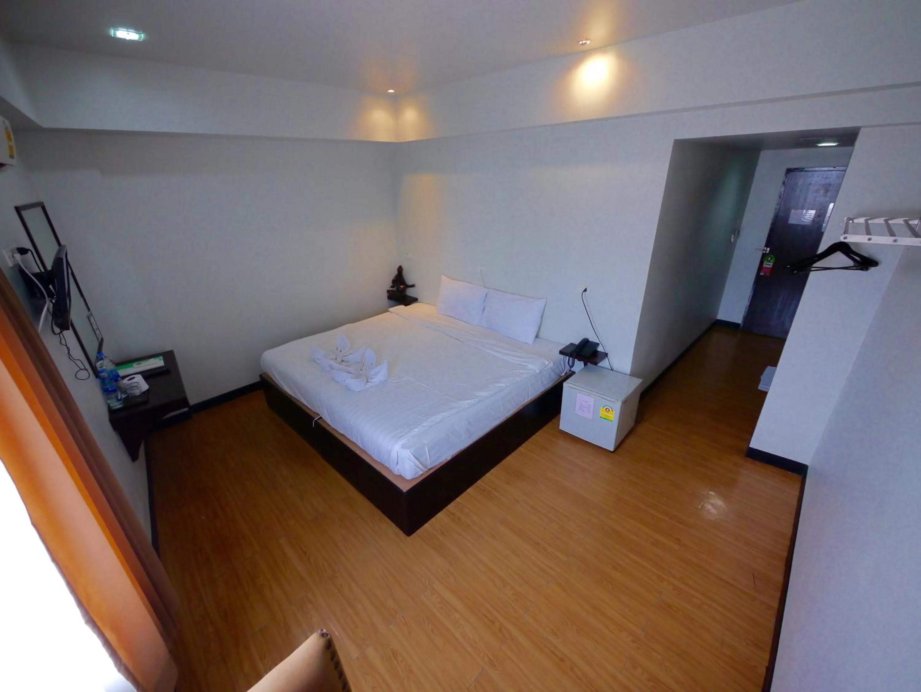 Photo of the whole room, Bed in Basic Line Hotel @ Loikroh