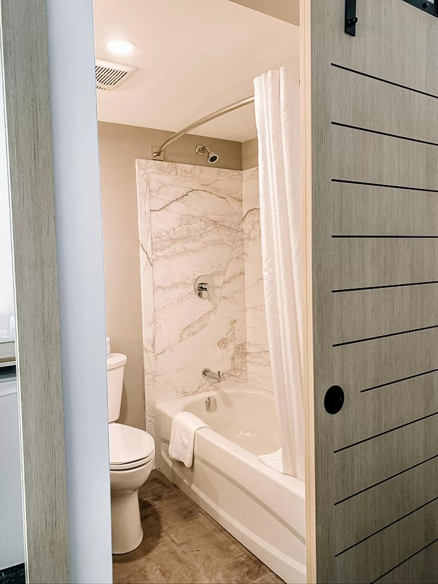 Shower in La Place Rendez-Vous Hotel