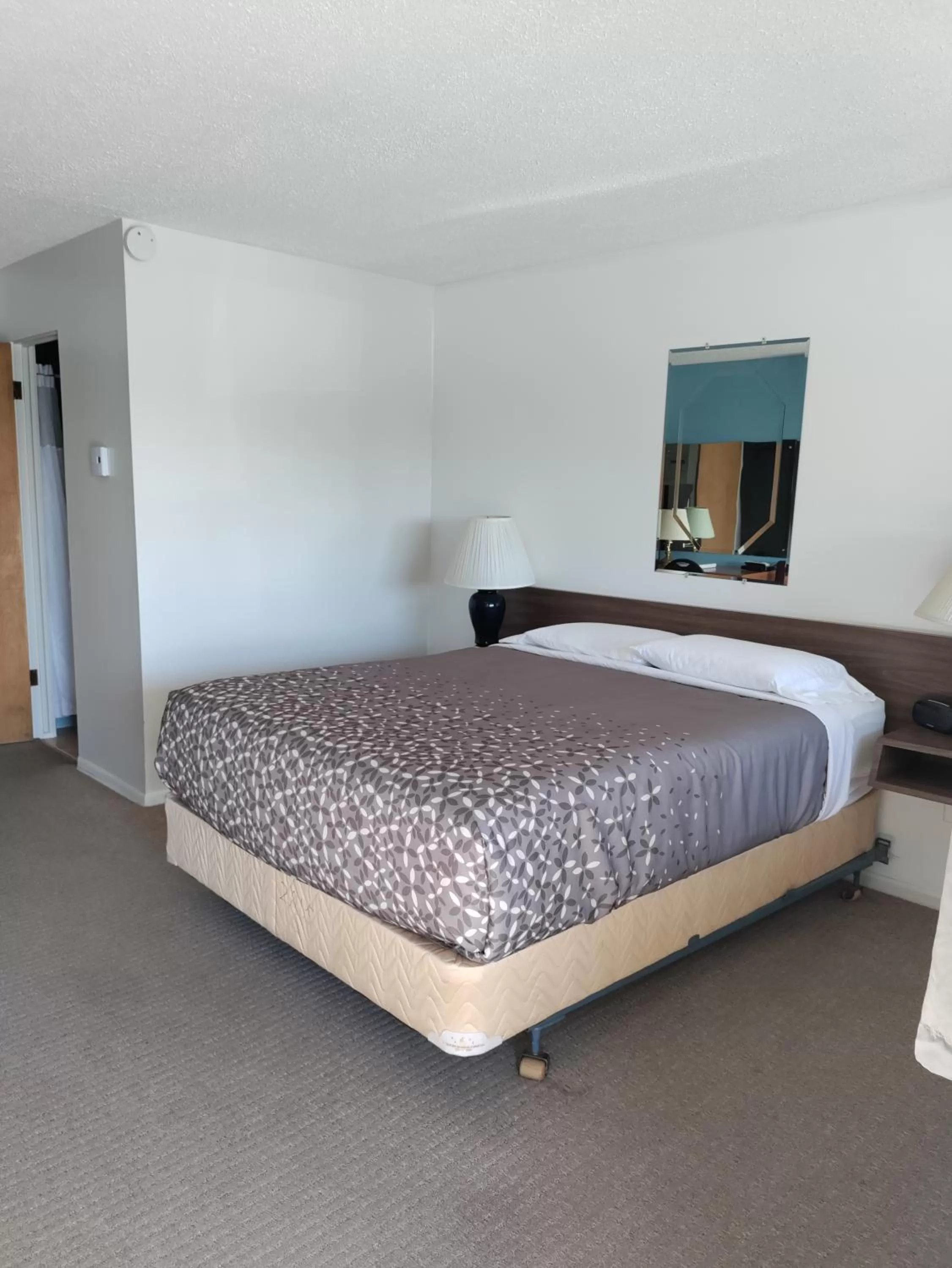 Bed in Eight Bar B Motel