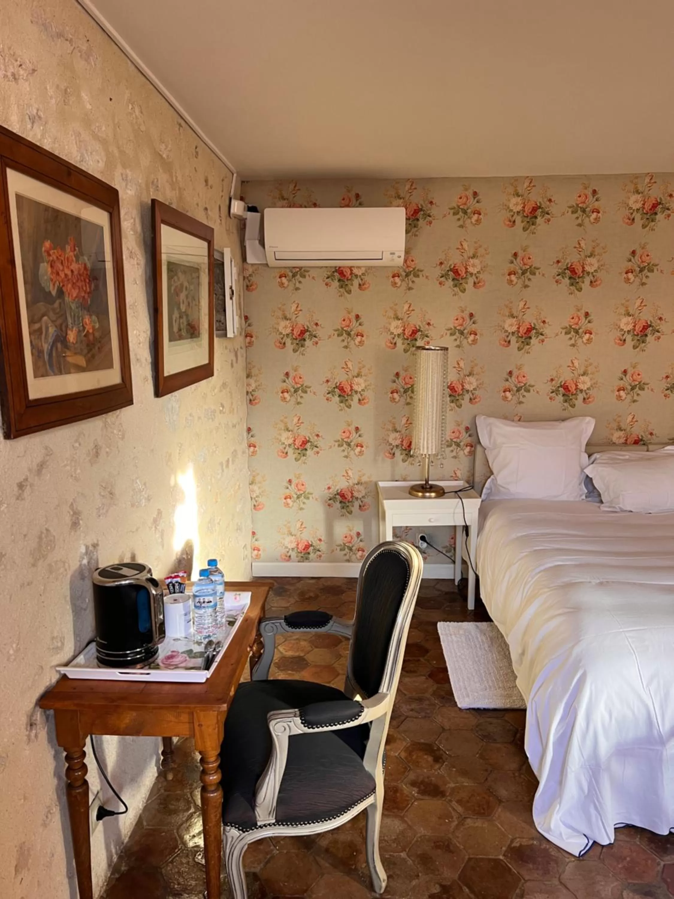 Property building, Bed in Demeure des Vieux Bains