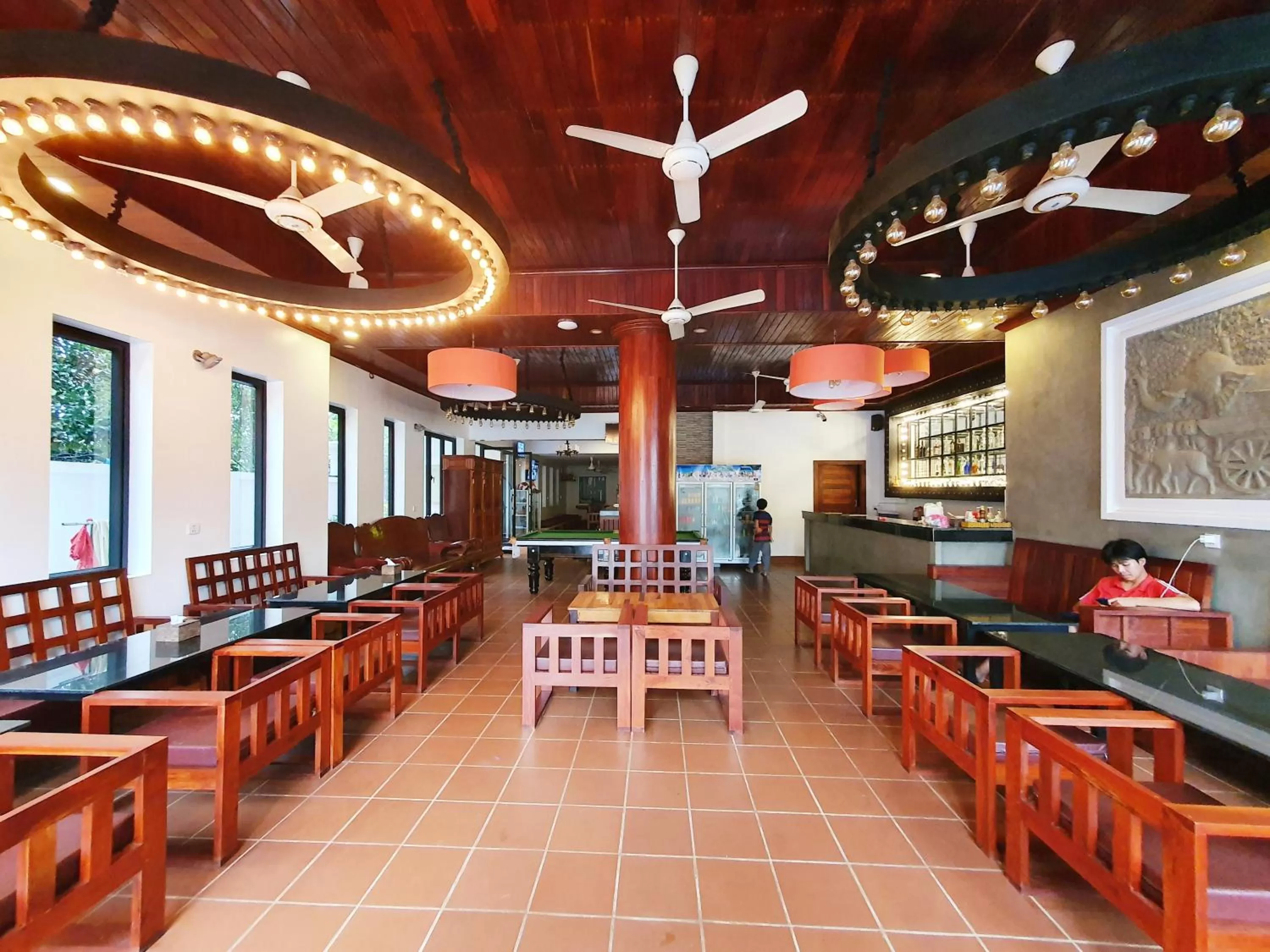 Restaurant/Places to Eat in Long Night Siem Reap Hotel