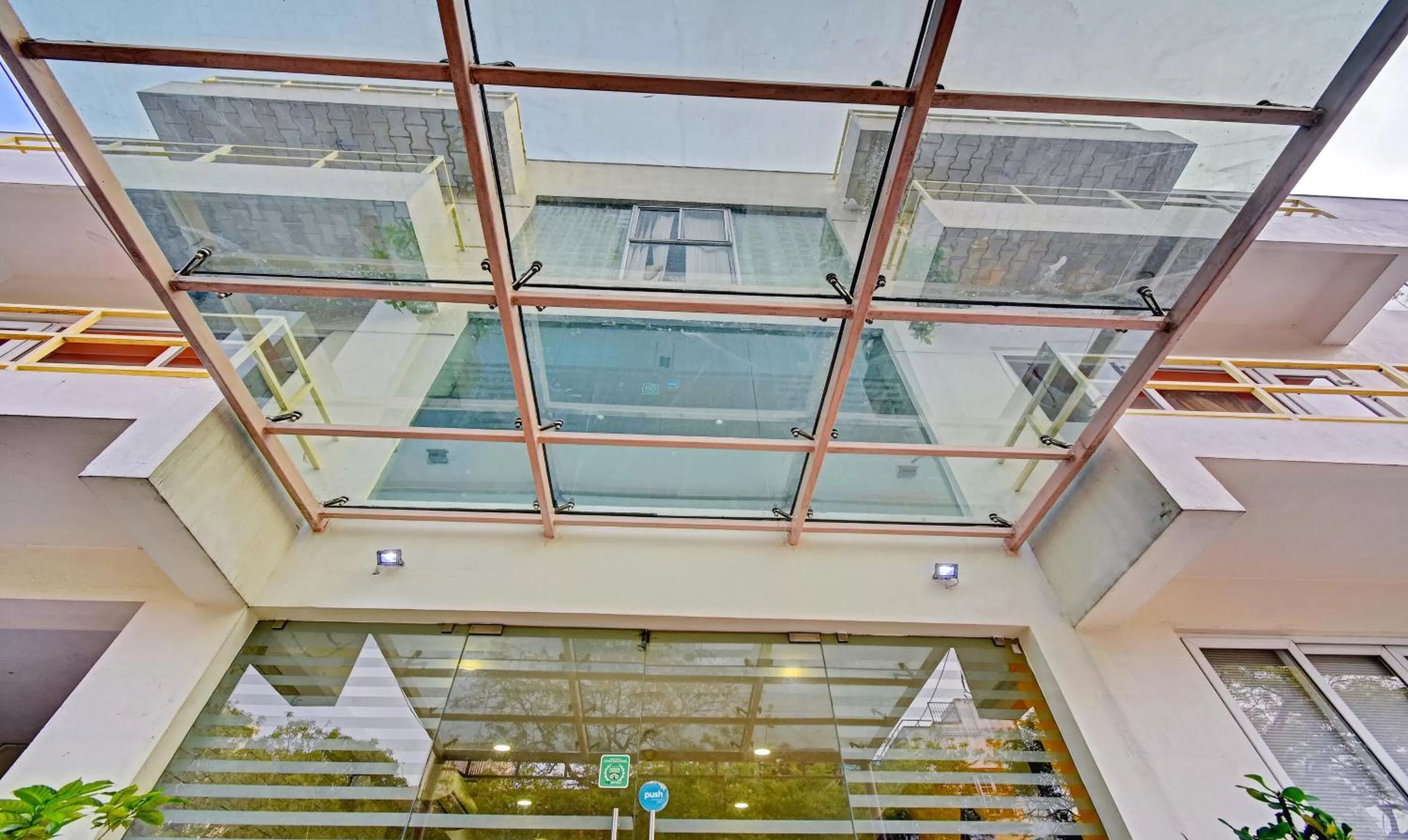 Facade/entrance in Treebo Vapr Guindy Ekkatuthangal