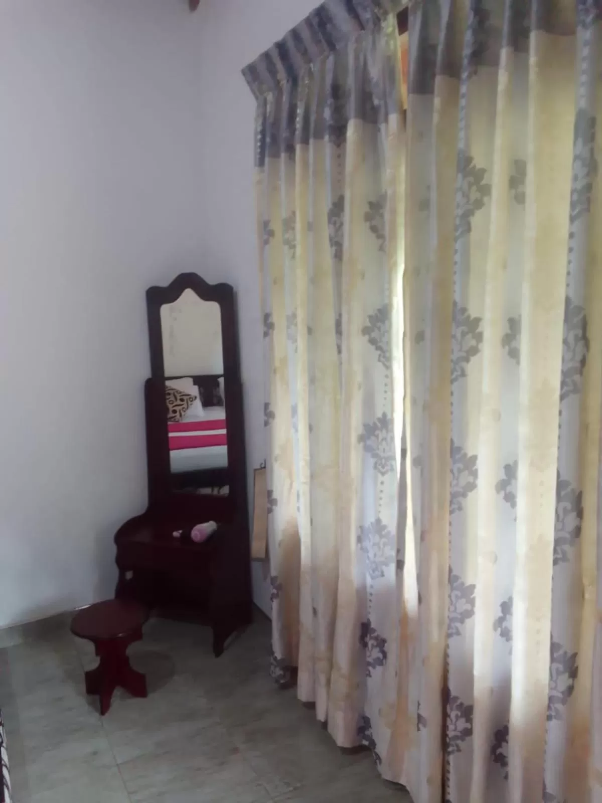 Photo of the whole room in Silent Nest