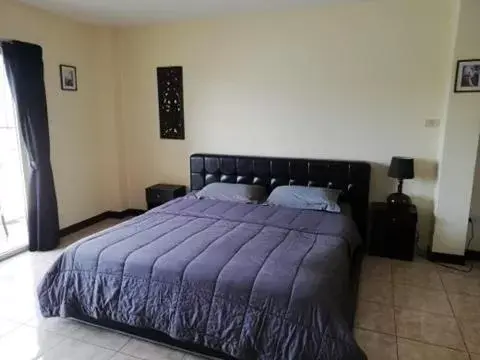 Deluxe Suite with Balcony & Street View in Dania Deluxe Suite with Balcony & Street View in Dania