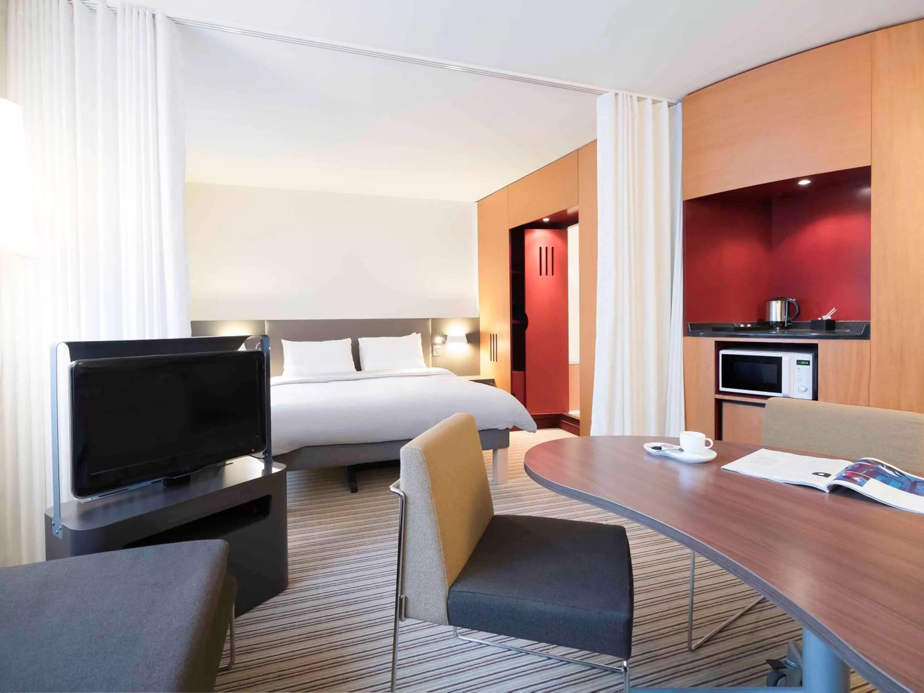 Photo of the whole room, Bed in Novotel Suites Paris Montreuil Vincennes