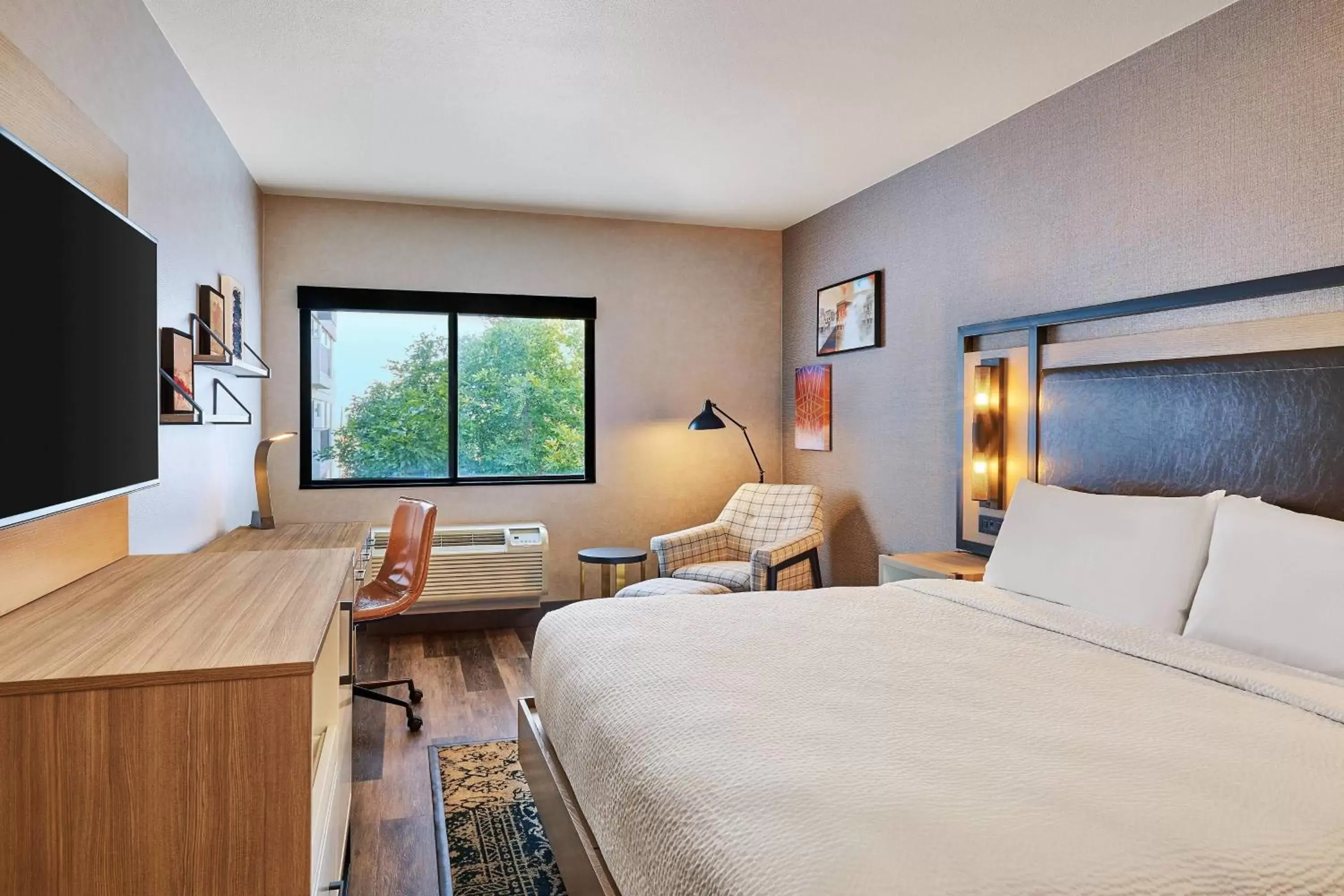 King Room with Adapted Tub - Mobility Accessible in Four Points by Sheraton Salt Lake City Airport King Room with Adapted Tub - Mobility Accessible in Four Points by Sheraton Salt Lake City Airport