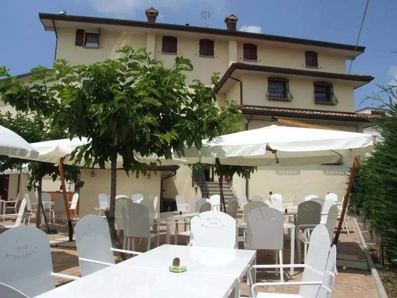 Facade/entrance in Locanda del Viandante