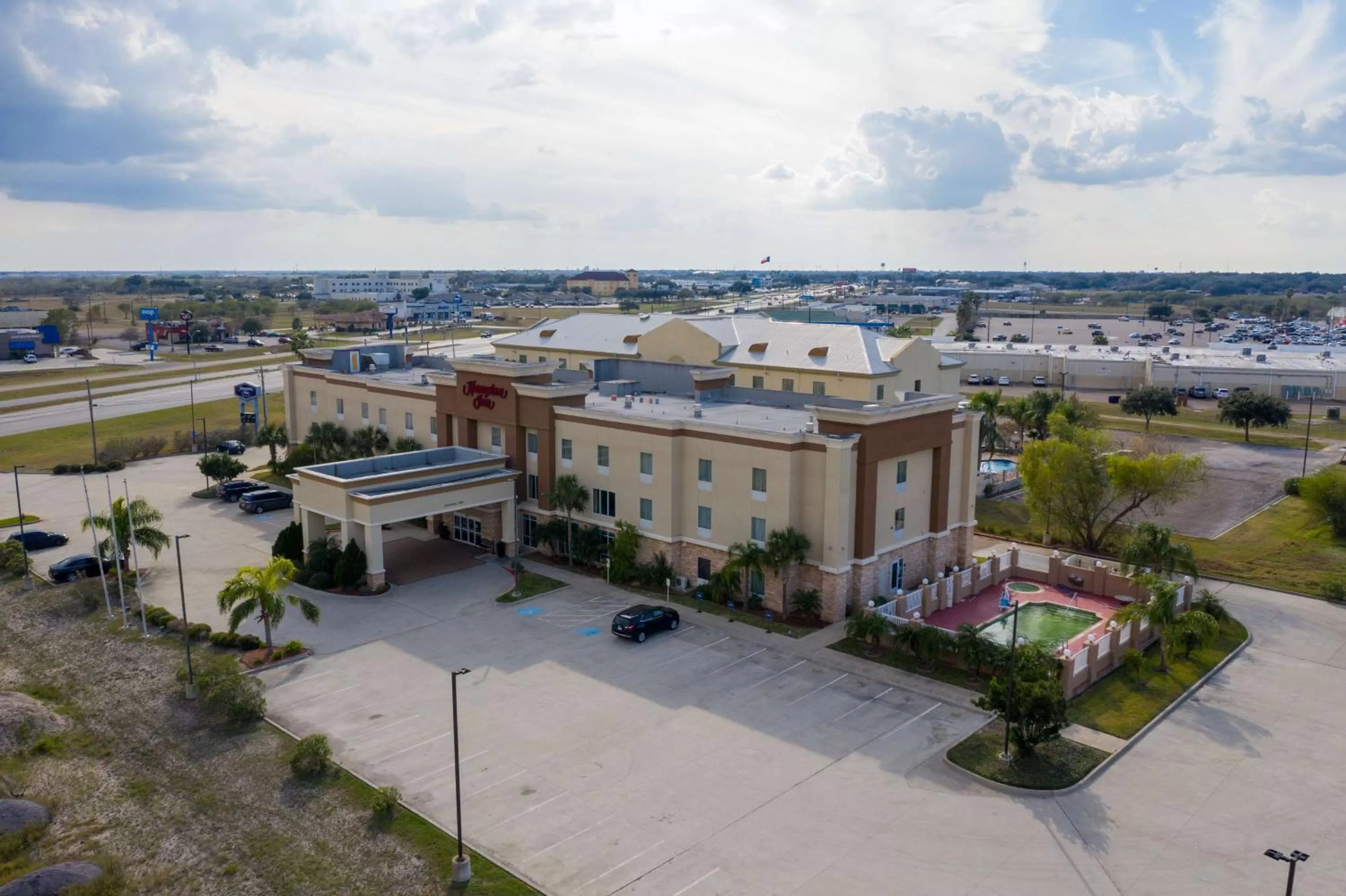 Property building in Hampton Inn Alice