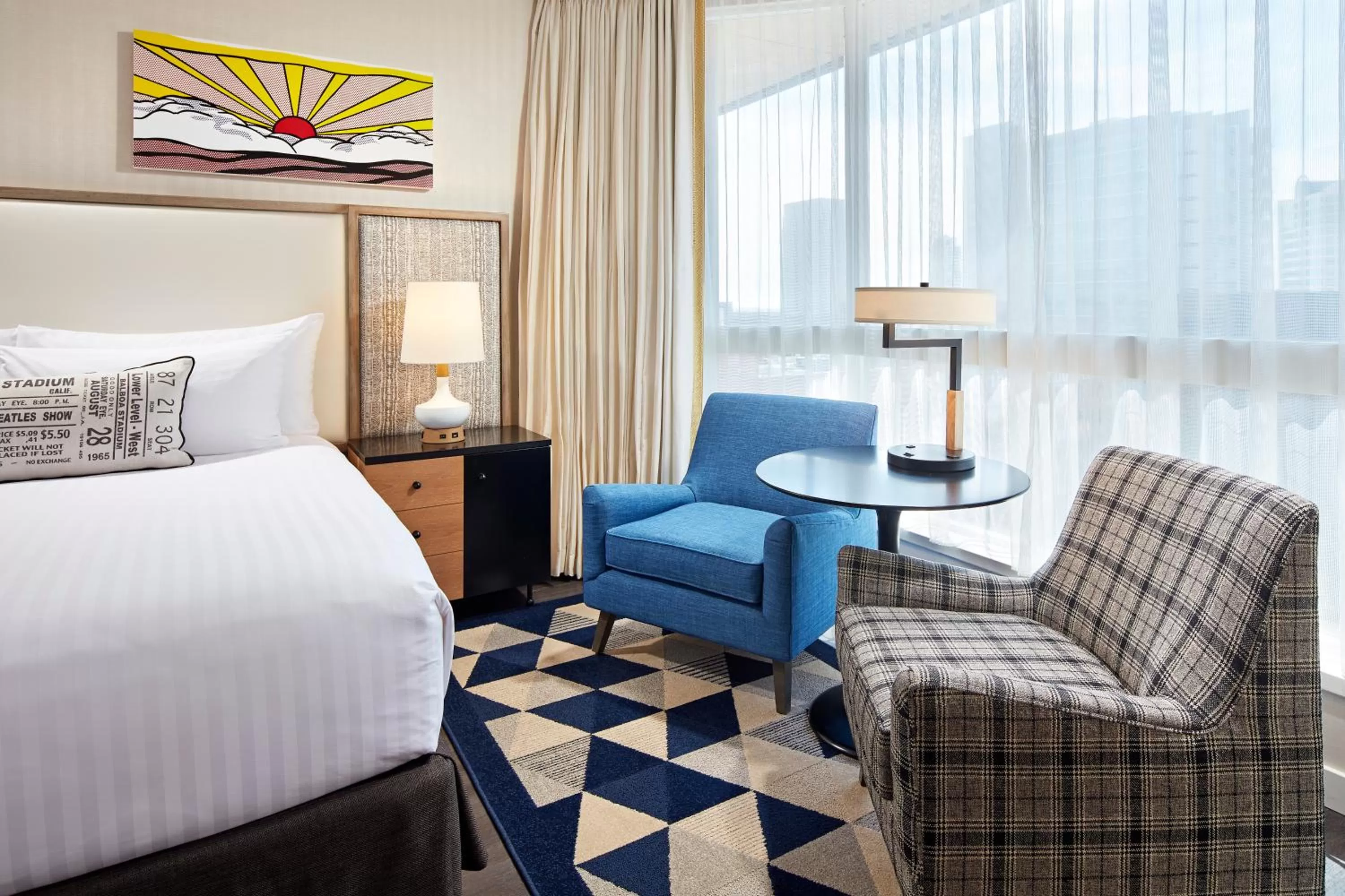 Living room, Bed in The Bristol Hotel San Diego